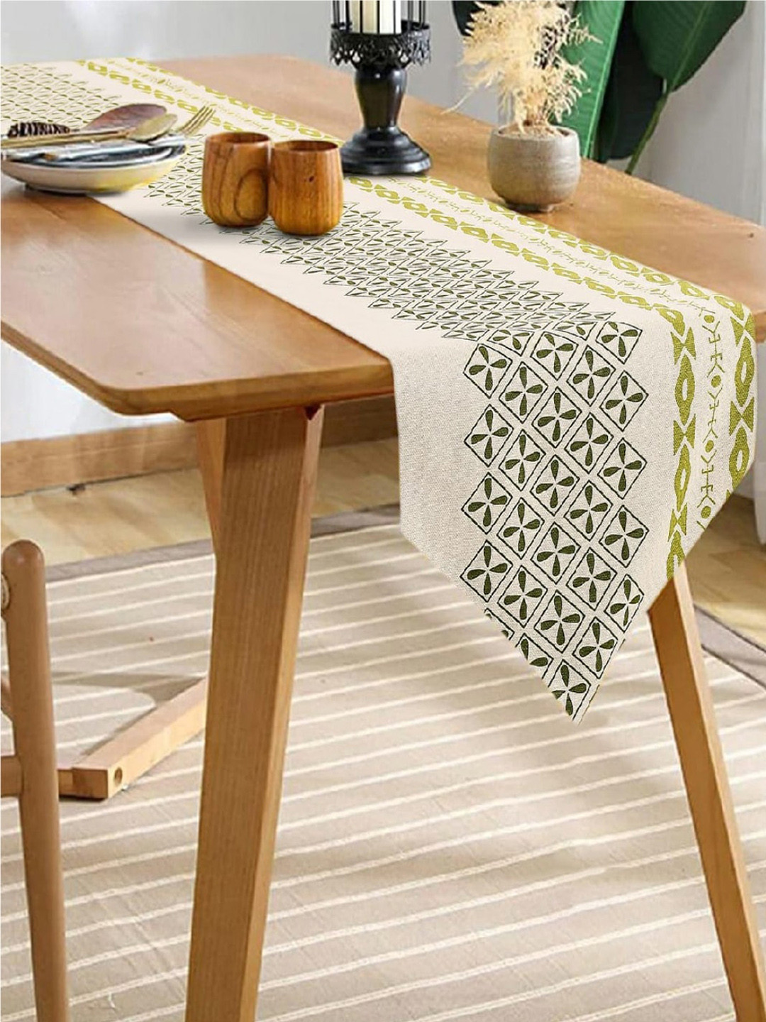 

URBAN SPACE Cream-Colored & Green Geometric Printed 6-Seater Pure Cotton Table Runners
