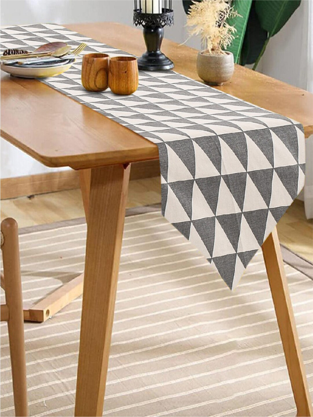

URBAN SPACE Beige & Black Geometric Printed 6-Seater Pure Cotton Table Runners