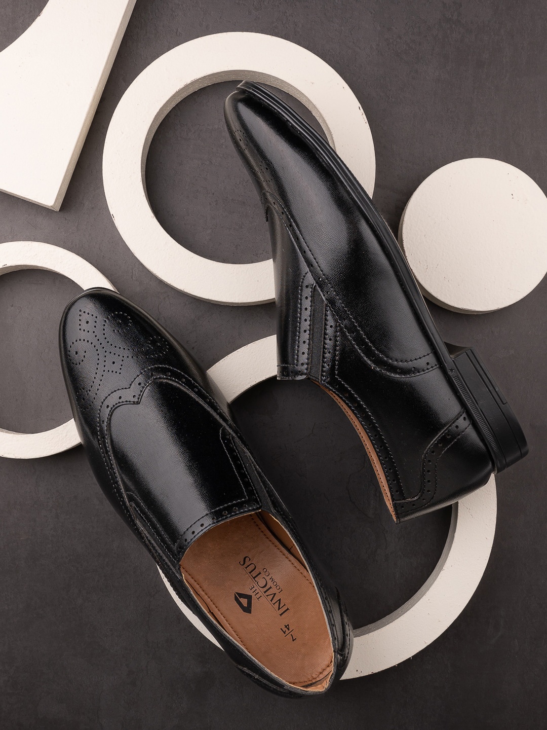 

INVICTUS Men Perforated Formal Brogues, Black