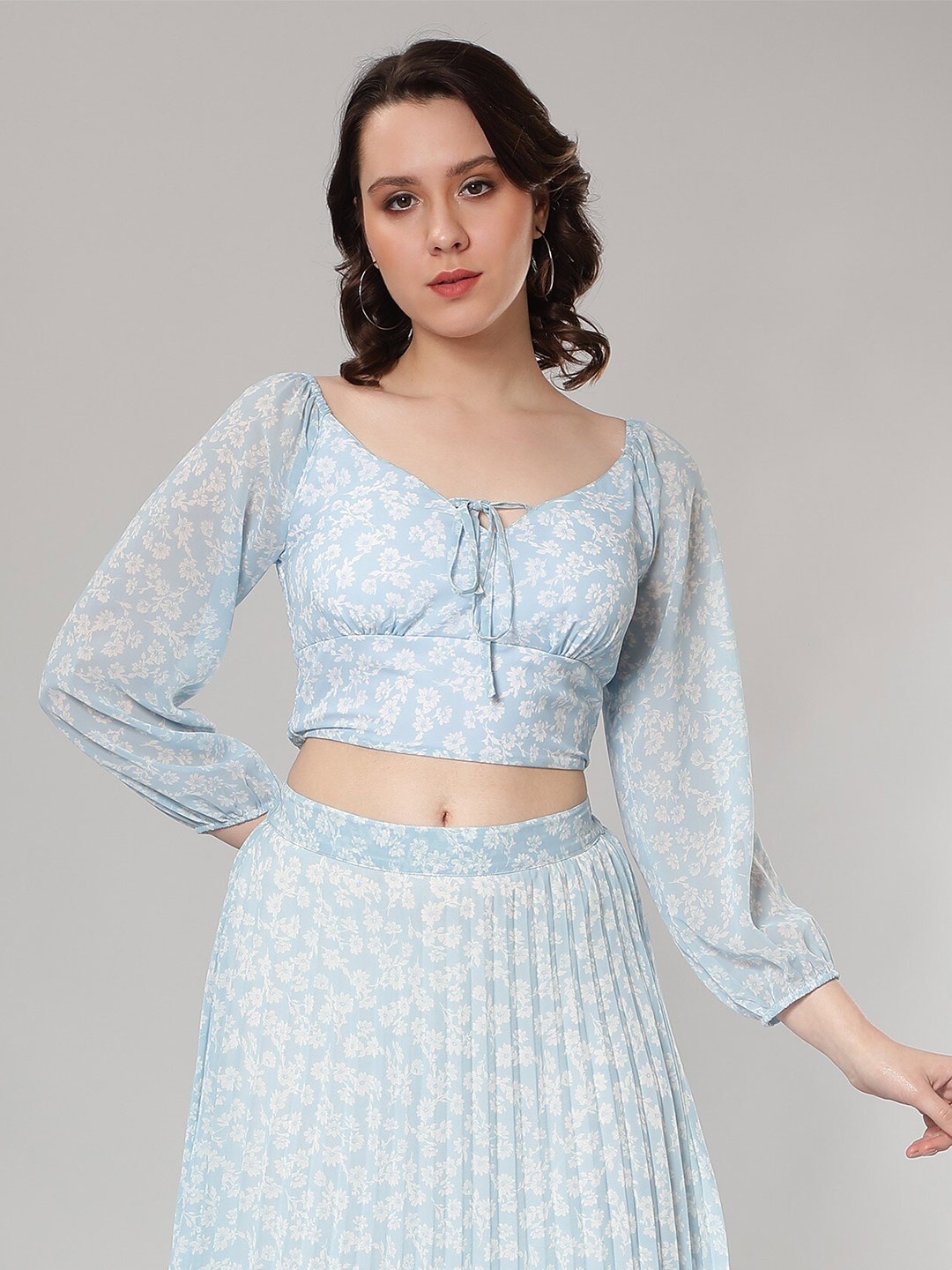 

NUEVOSDAMAS Floral Printed Sweetheart Neck Puff Sleeves Fitted Crop Top, Blue