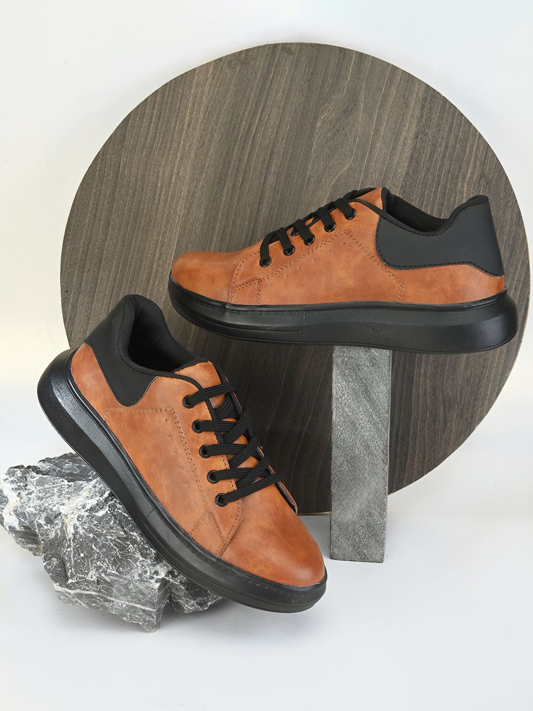 

HERE&NOW Men Brown And Black Colourblocked Sneakers
