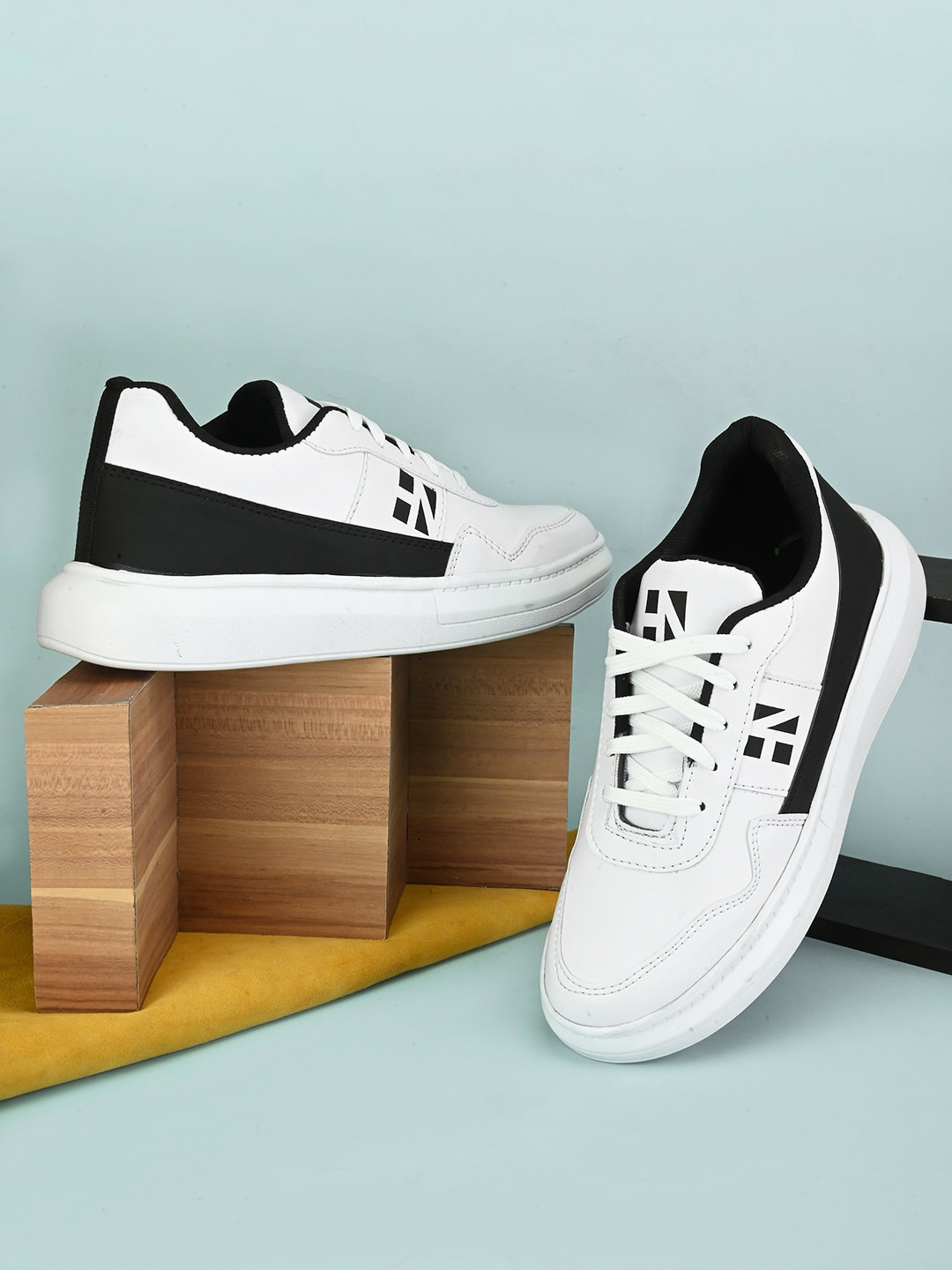 

HERE&NOW Men Black And White Colourblocked Sneakers