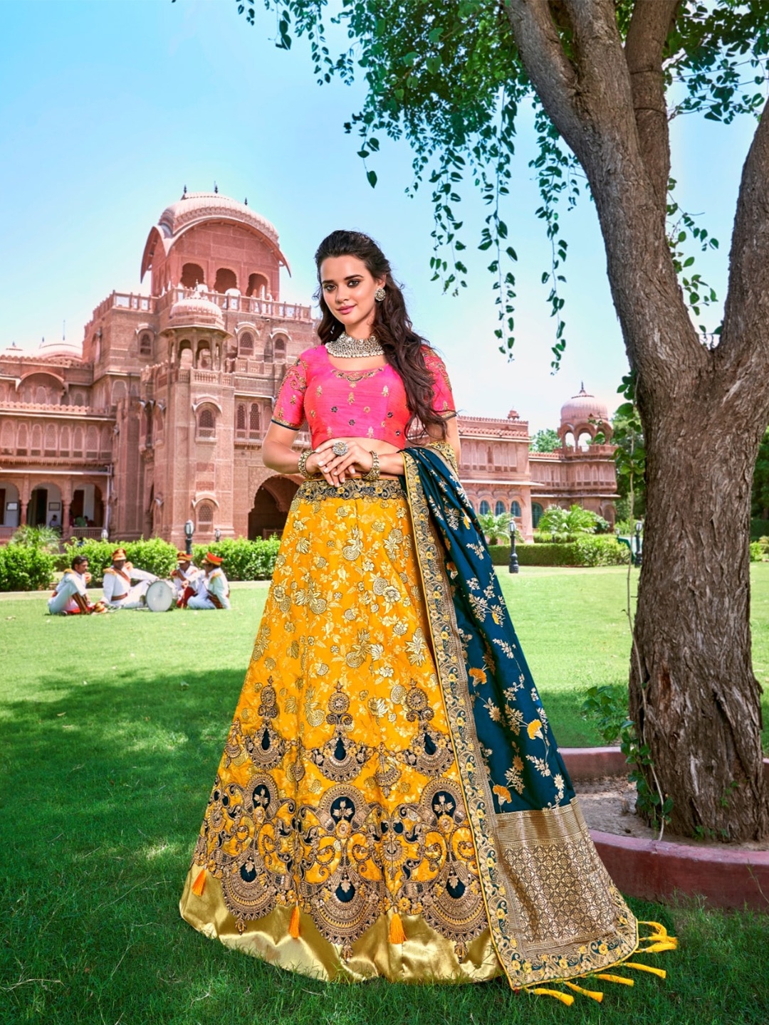 

Angroop Embroidered Thread Work Semi-Stitched Lehenga & Unstitched Blouse With Dupatta, Pink