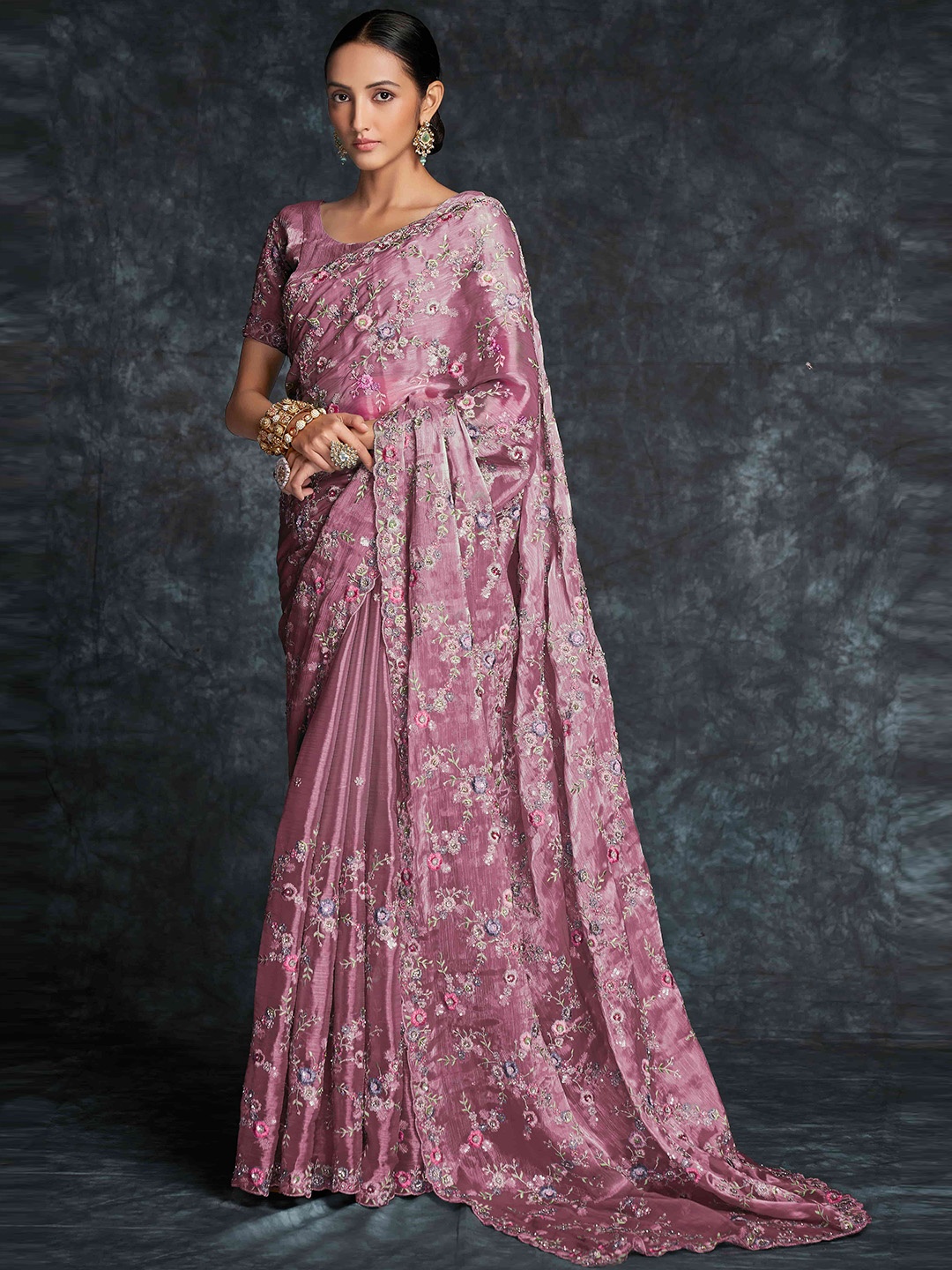 

Fusionic Floral Motifs Embroidered Organza Saree, Pink