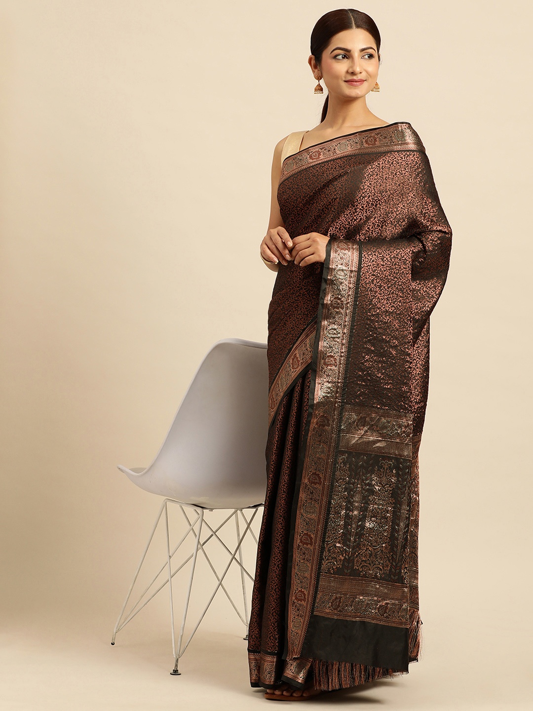 

VISHNU WEAVES Ethnic Motifs Zari Kanjeevaram Saree, Black