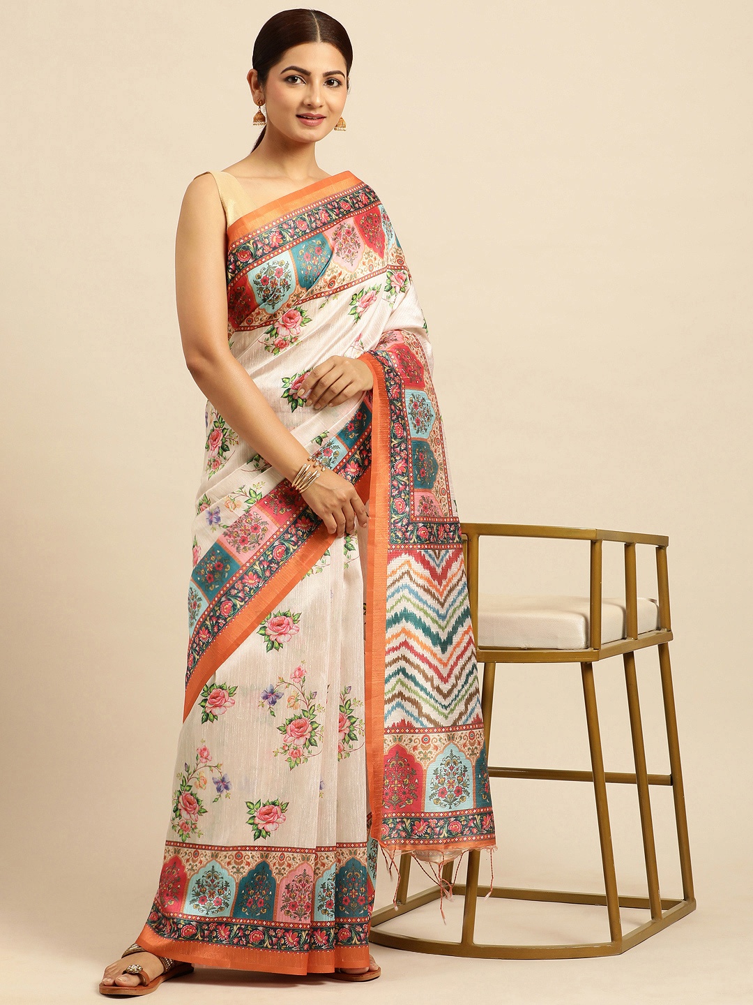 

VISHNU WEAVES Floral Phulkari Silk Cotton Bomkai silk Saree, Peach