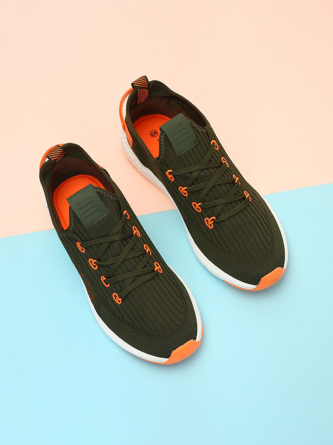 

max Men Colourblocked Flyknit Lace-Up Sports Shoes, Olive