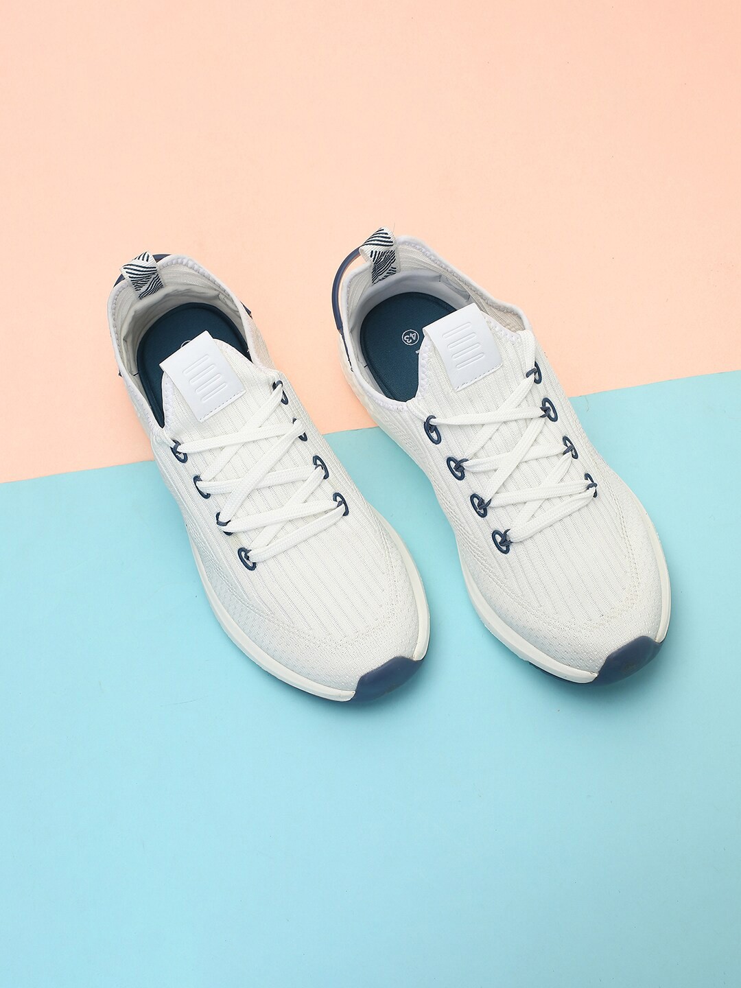 

max Men Colourblocked Flyknit Lace-Up Sports Shoes, White