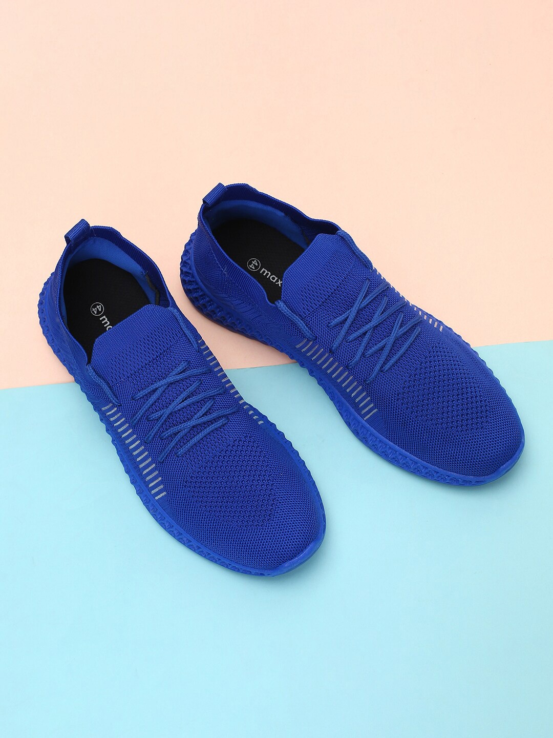 

max Men Textured Flyknit Lace-Up Sports Shoes, Blue