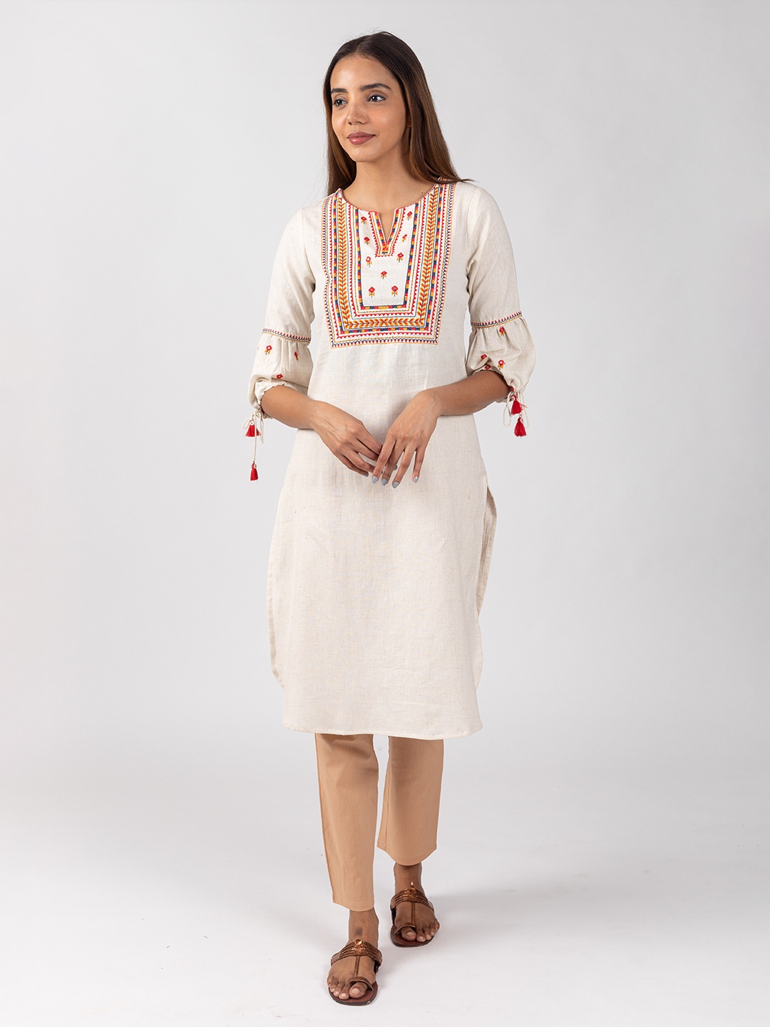 

HERE&NOW Off white & Yellow Ethnic Motifs Yoke Design Notched Neck Thread Work Kurta