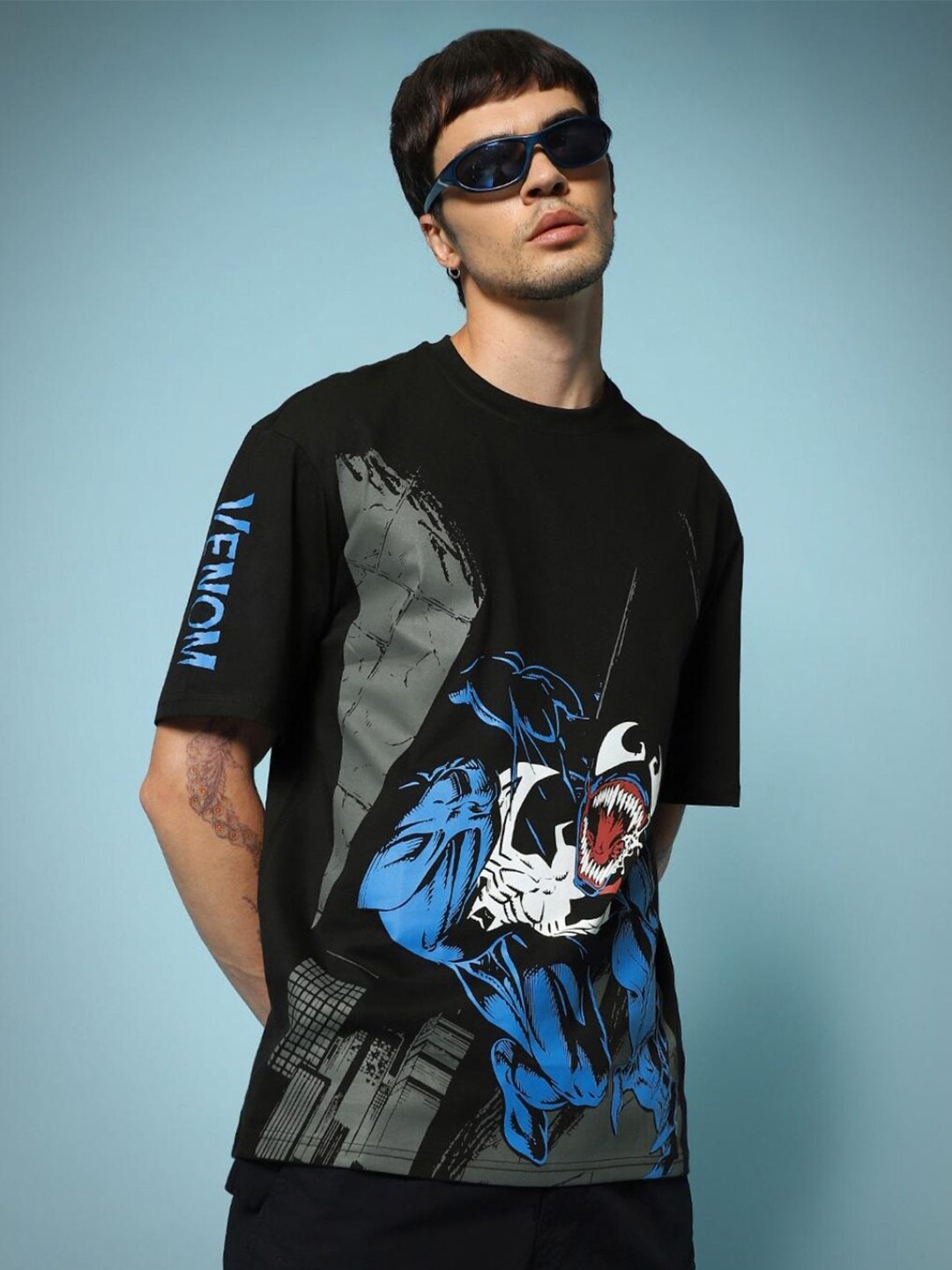 

Bewakoof x OFFICIAL MARVEL MERCHANDISE Men Venom Hyper Printed Oversized T-shirt, Black