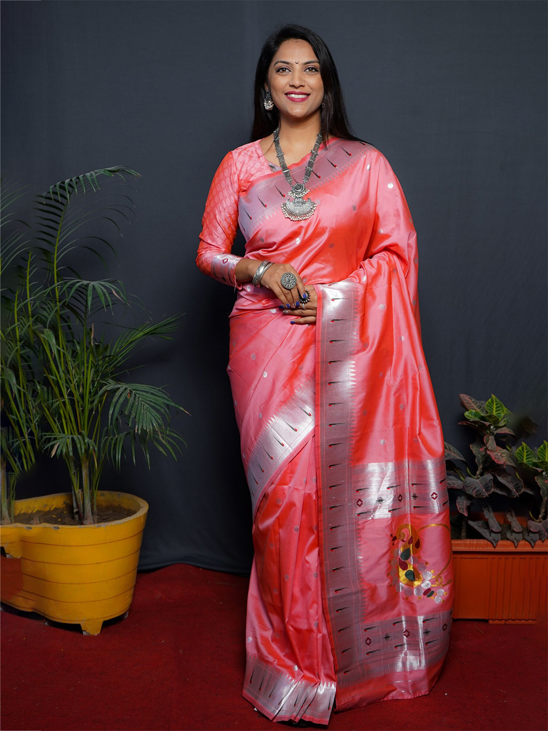 

AVANTIKA FASHION Ethnic Motif Woven Design Zari Pure Silk Paithani Saree, Peach