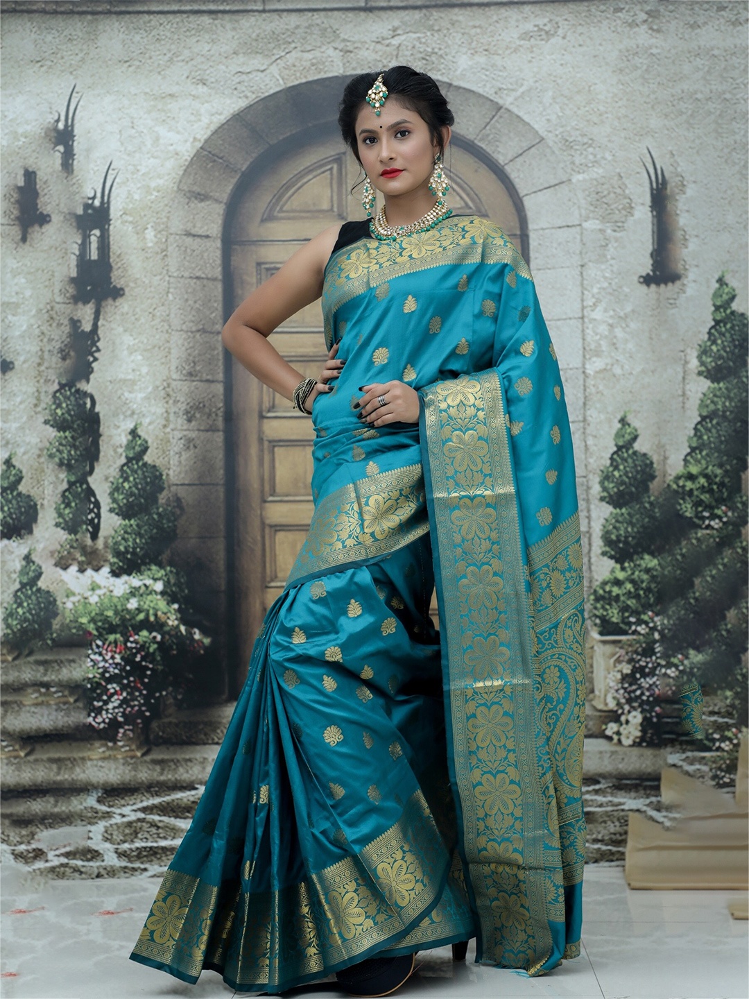 

AVANTIKA FASHION Ethnic Motif Woven Design Zari Pure Silk Paithani Saree, Blue