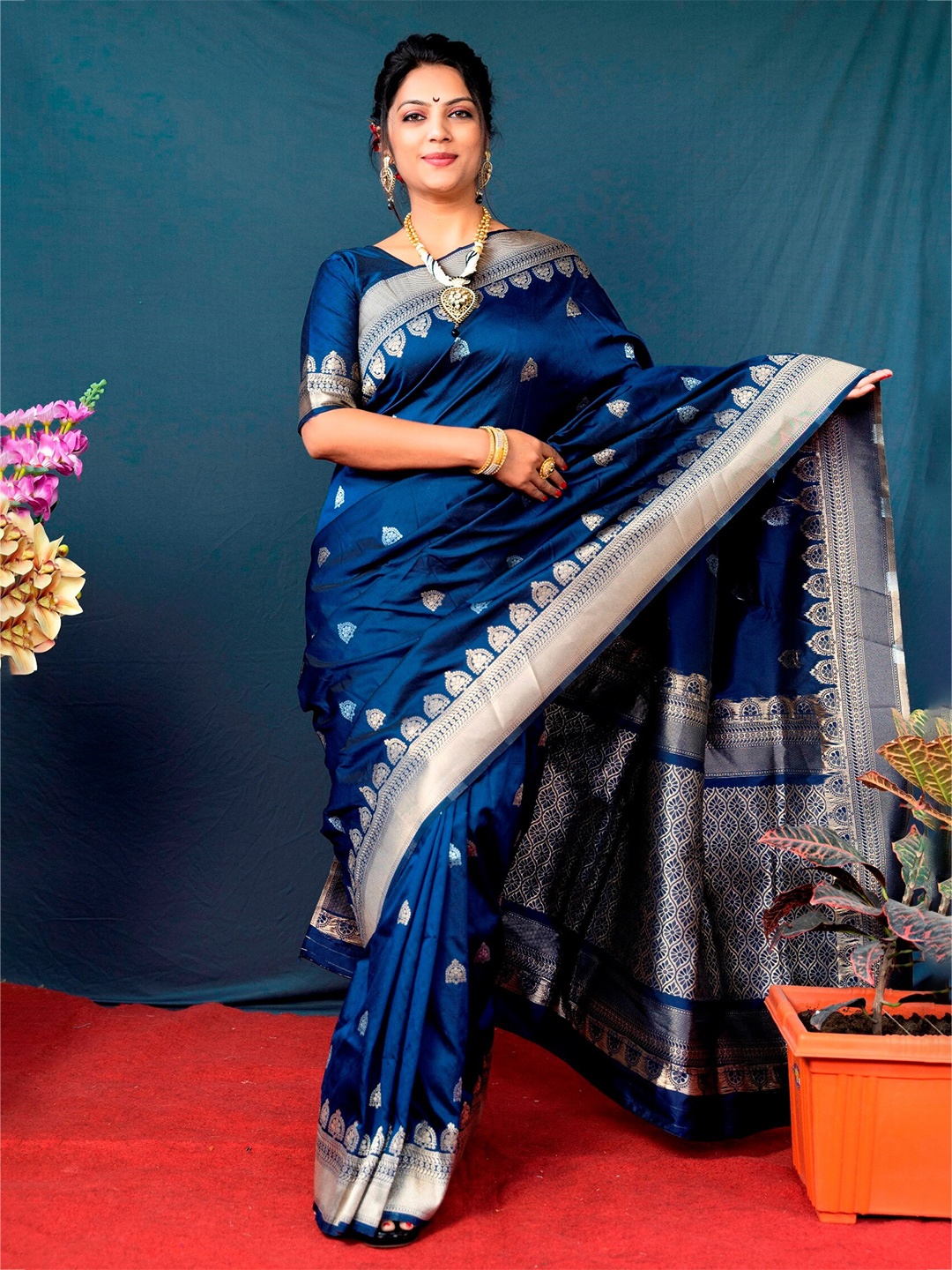 

AVANTIKA FASHION Ethnic Motif Pure Silk Banarasi Zari Saree, Blue