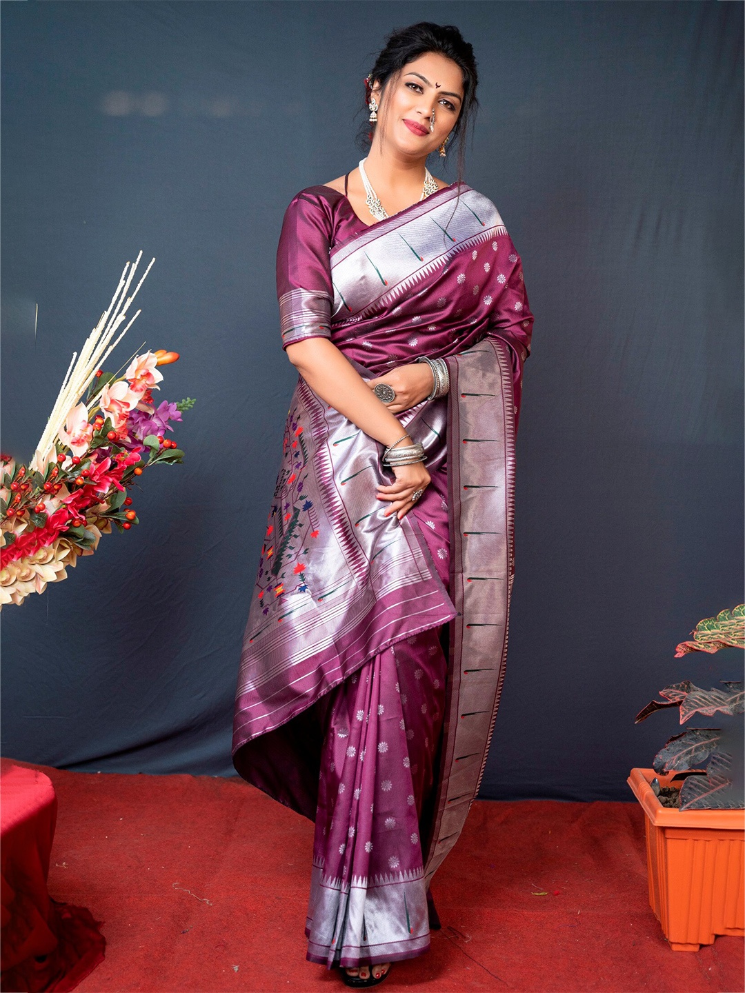 

AVANTIKA FASHION Floral Woven Design Zari Pure Silk Paithani Saree, Burgundy