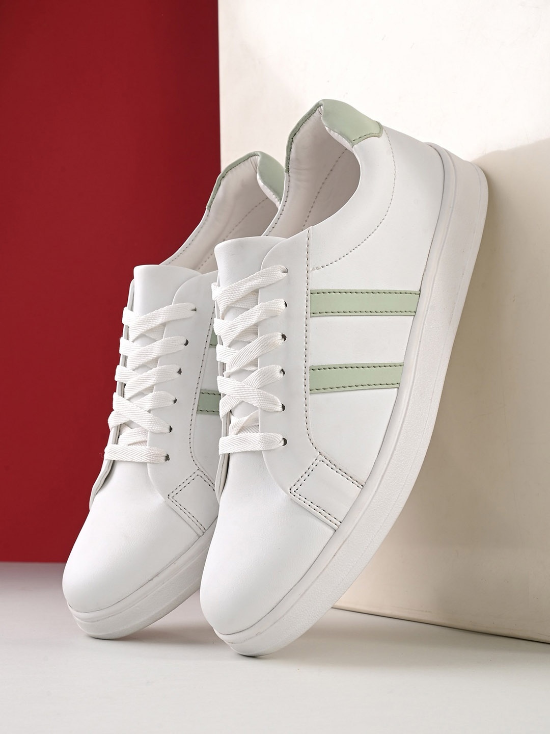 

Mast & Harbour Men White And Sea Green Lace-Up Sneakers