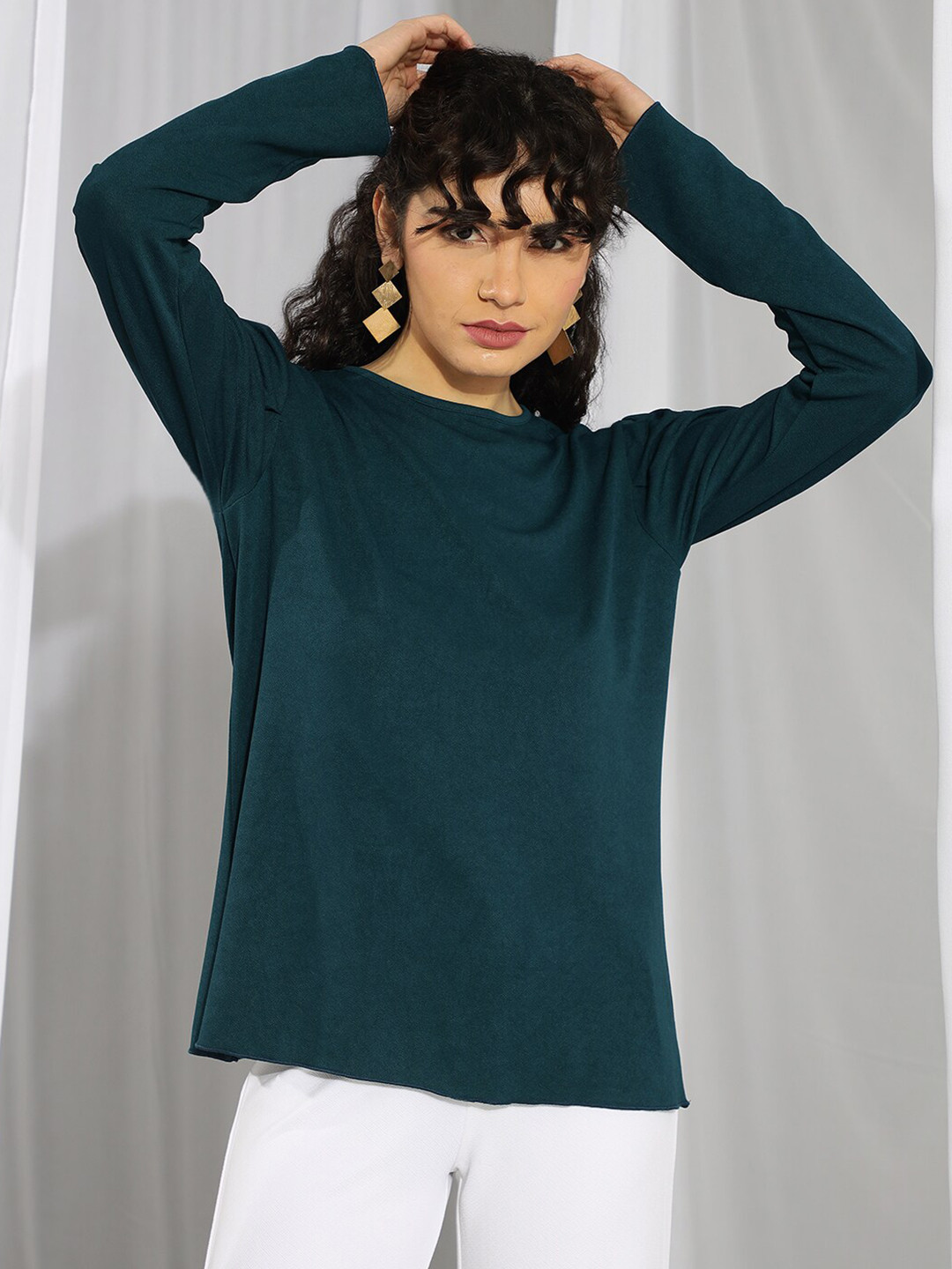 

Kotty Green Round Neck Satin Top