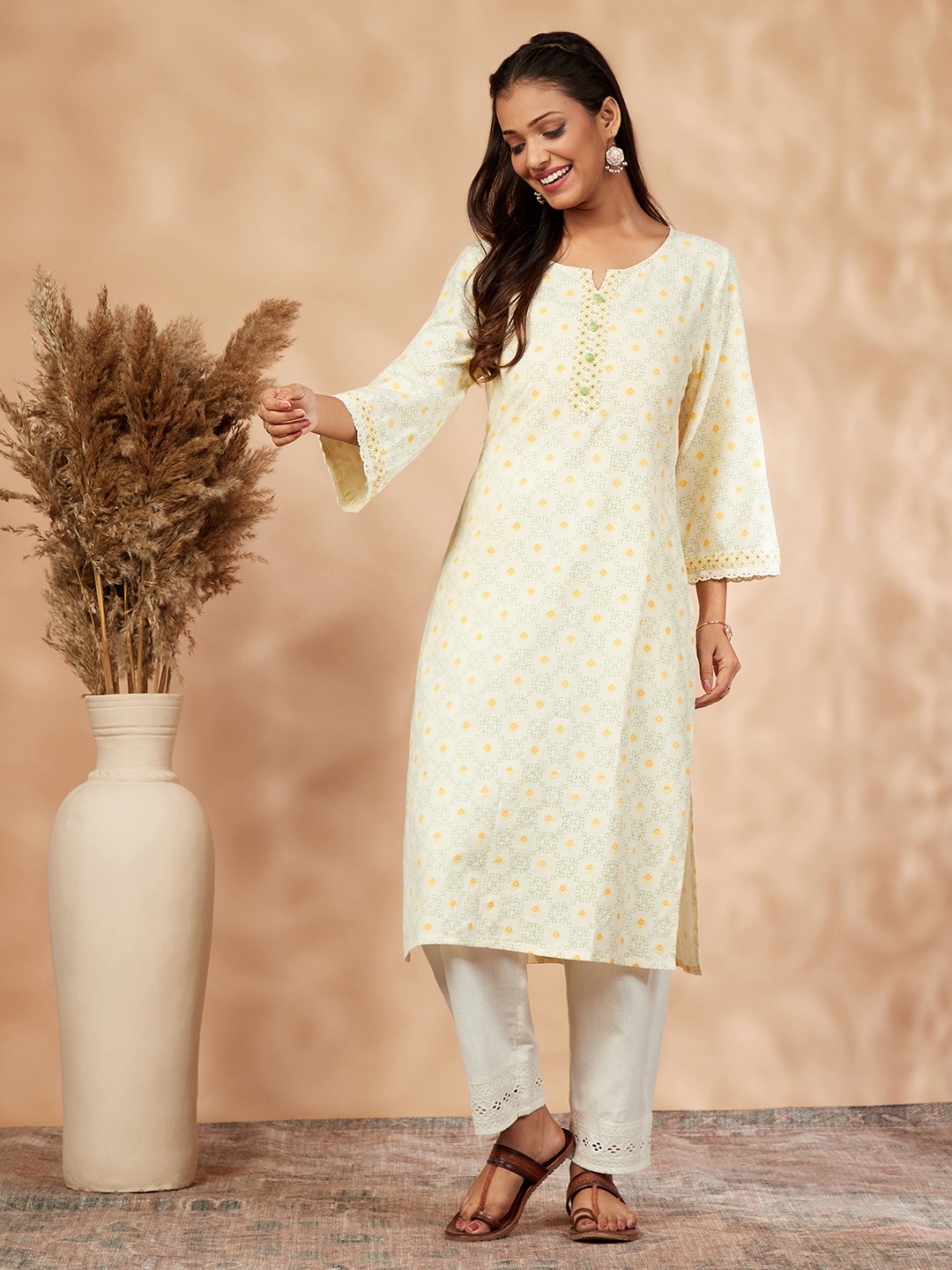 

IMARA Geometric Printed Notch Neck Straight Kurta, Off white