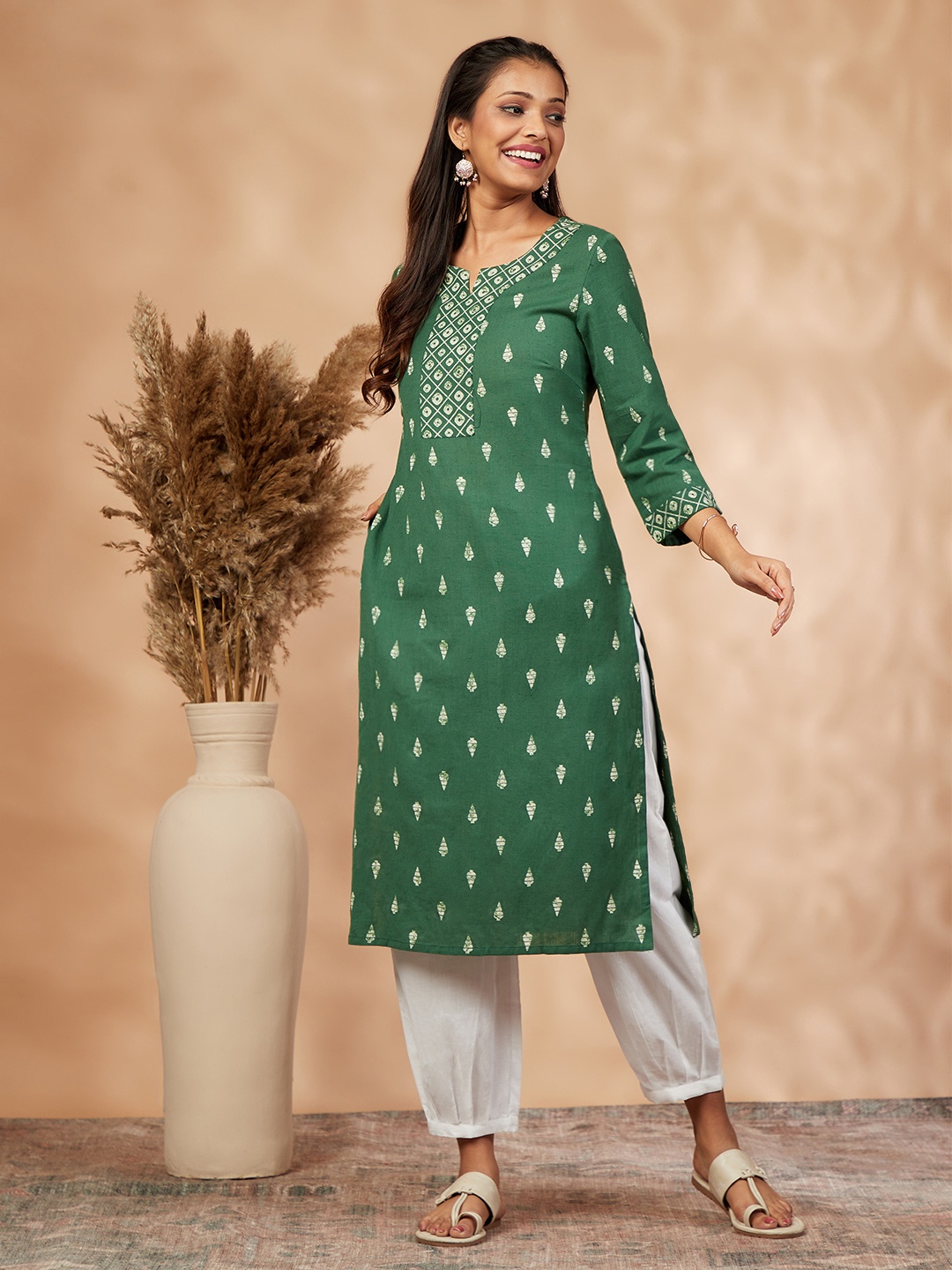 

IMARA Ethnic Motifs Printed Cotton Straight Kurta, Green