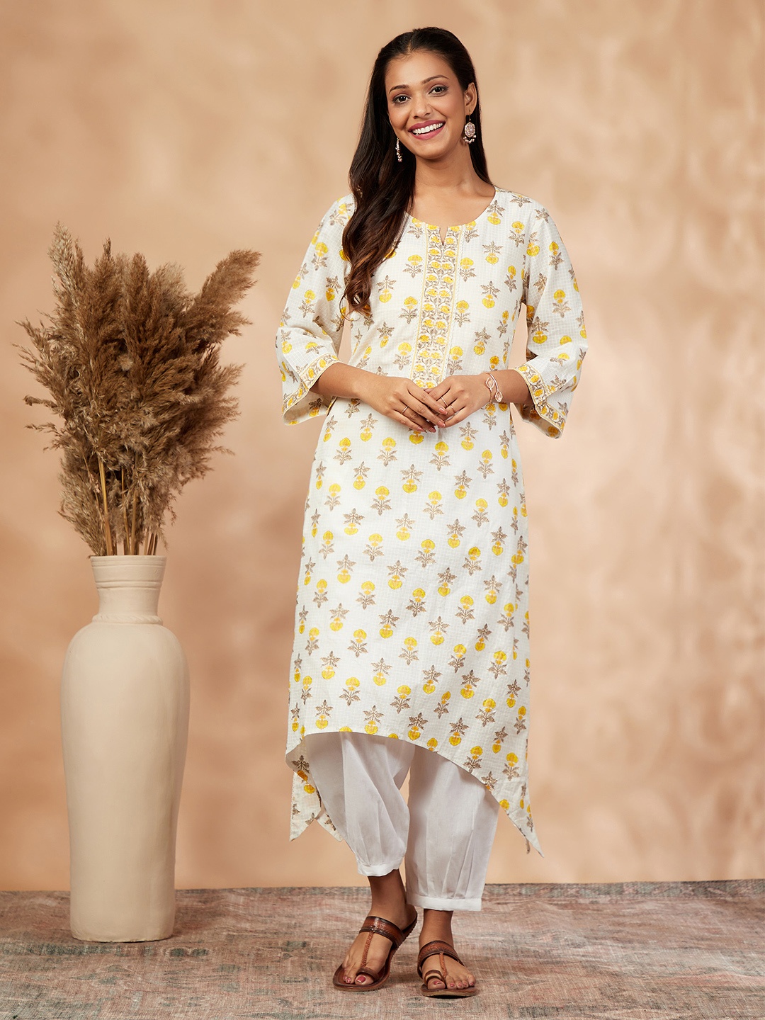 

IMARA Floral Printed Notched Neck Thread Work Asymmetric Kurta, White