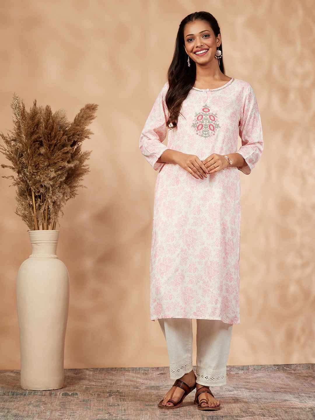 

IMARA Floral Printed Keyhole Neck Straight Kurta, Pink