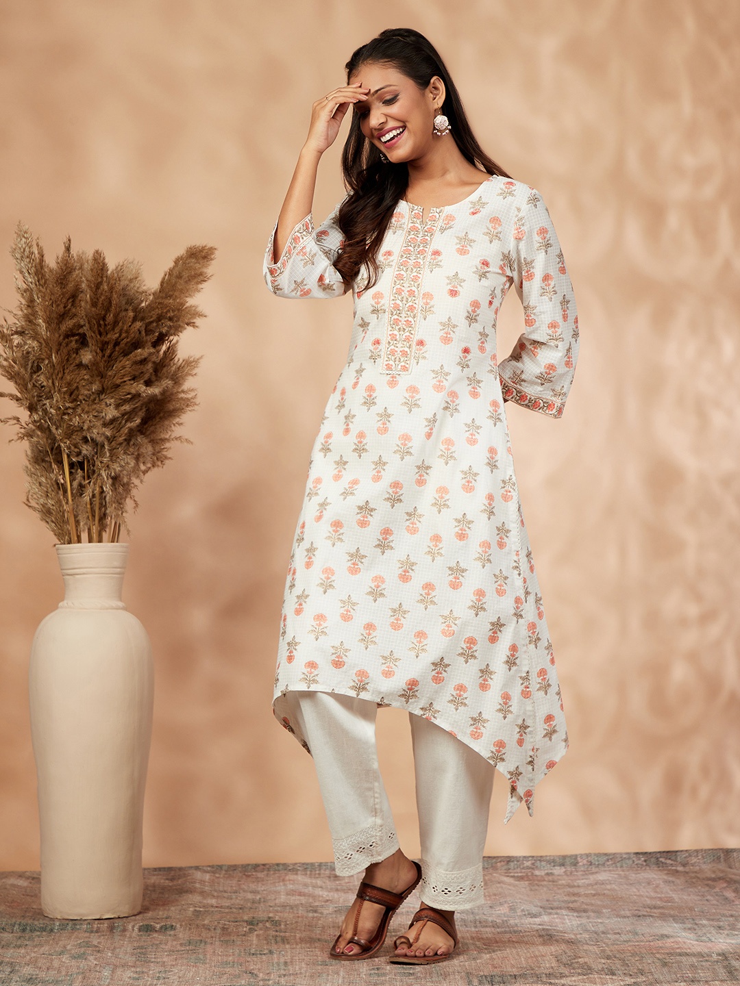 

IMARA Floral Printed Flared Sleeves Thread Work Cotton Kurta, Orange