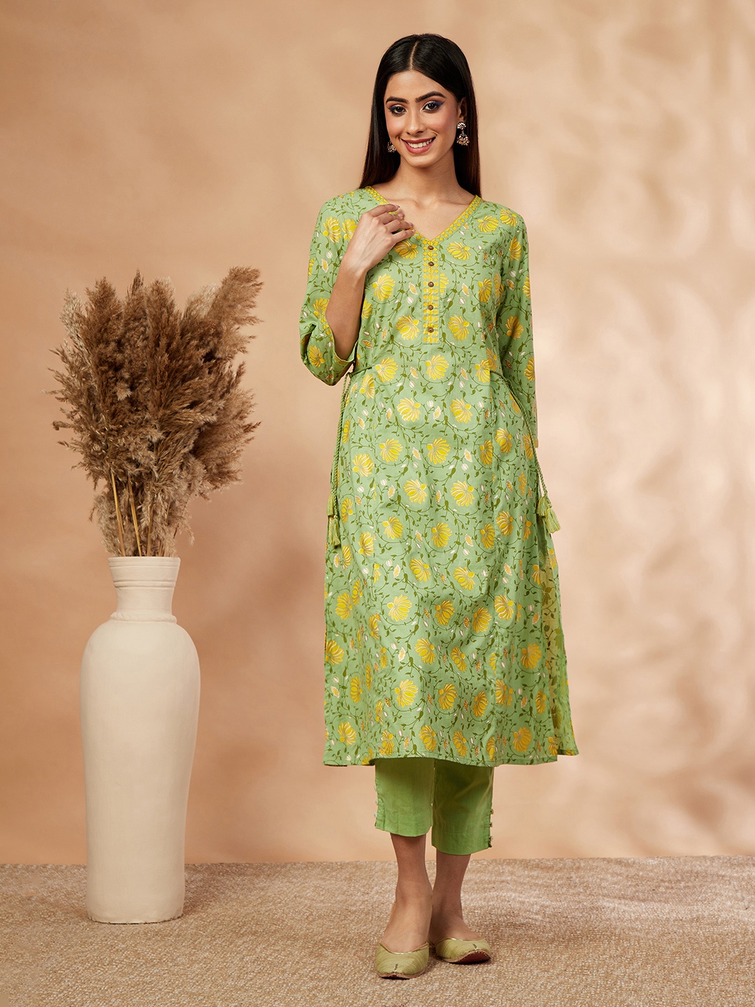 

IMARA Floral Printed V Neck A-Line Pure Cotton Kurta, Green