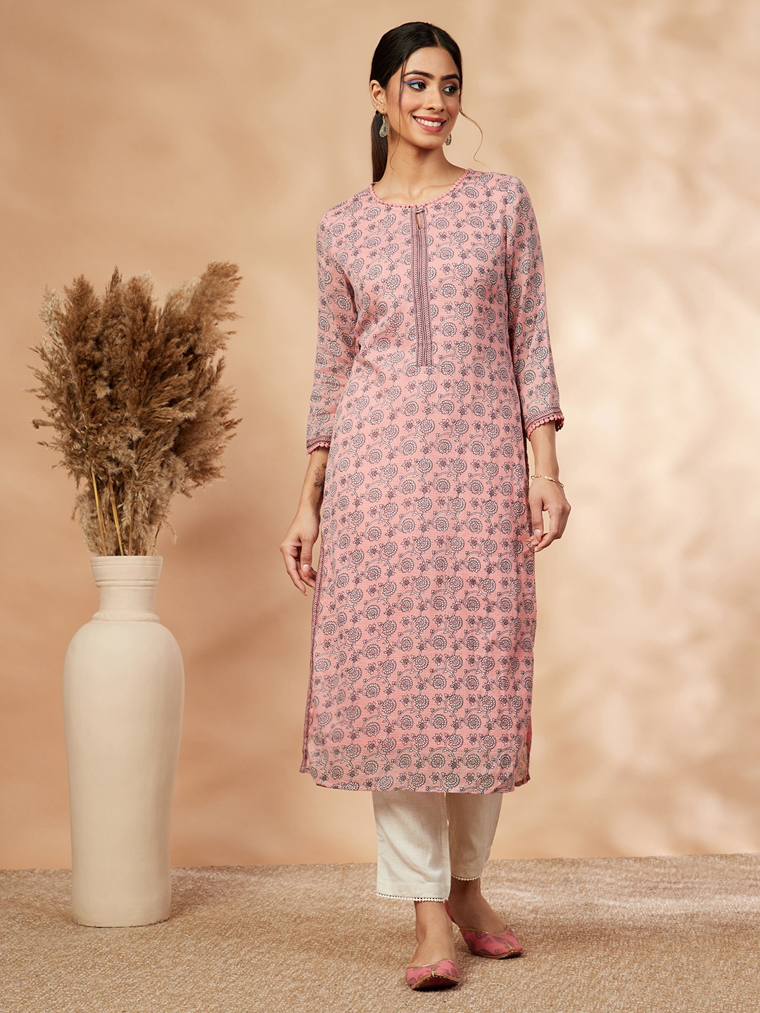 

IMARA Floral Printed Round Neck Cotton Straight Kurta, Pink