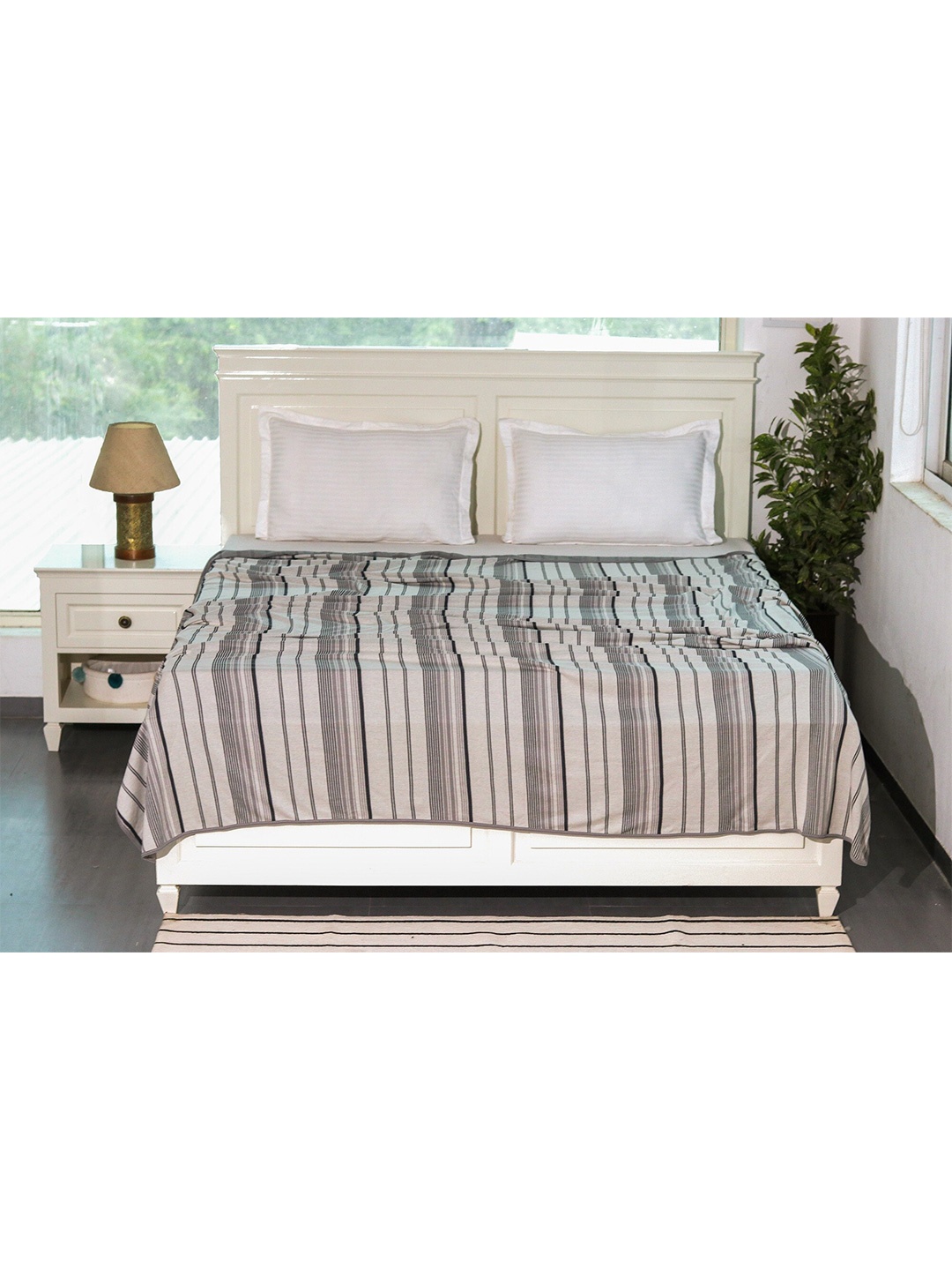 

Pluchi Hairline Grey Geometric Printed AC Room 150 GSM Cotton Double Bed Dohar