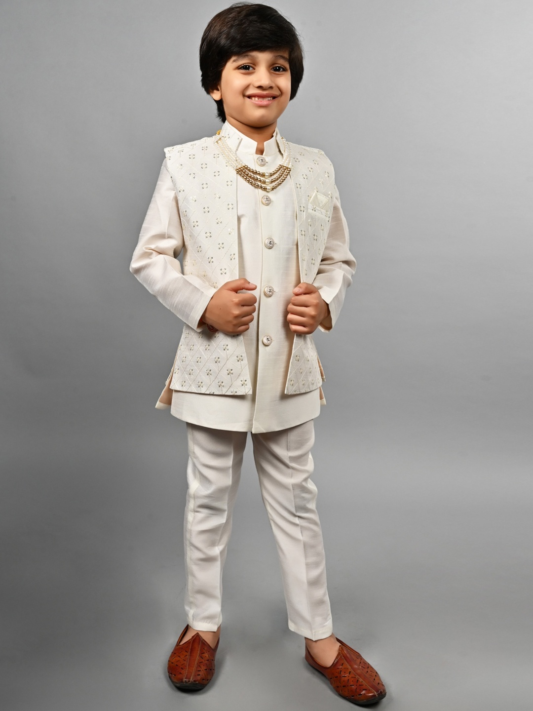 

ahhaaaa Boys Embroidered Mandarin Collar Sherwani Set, Cream
