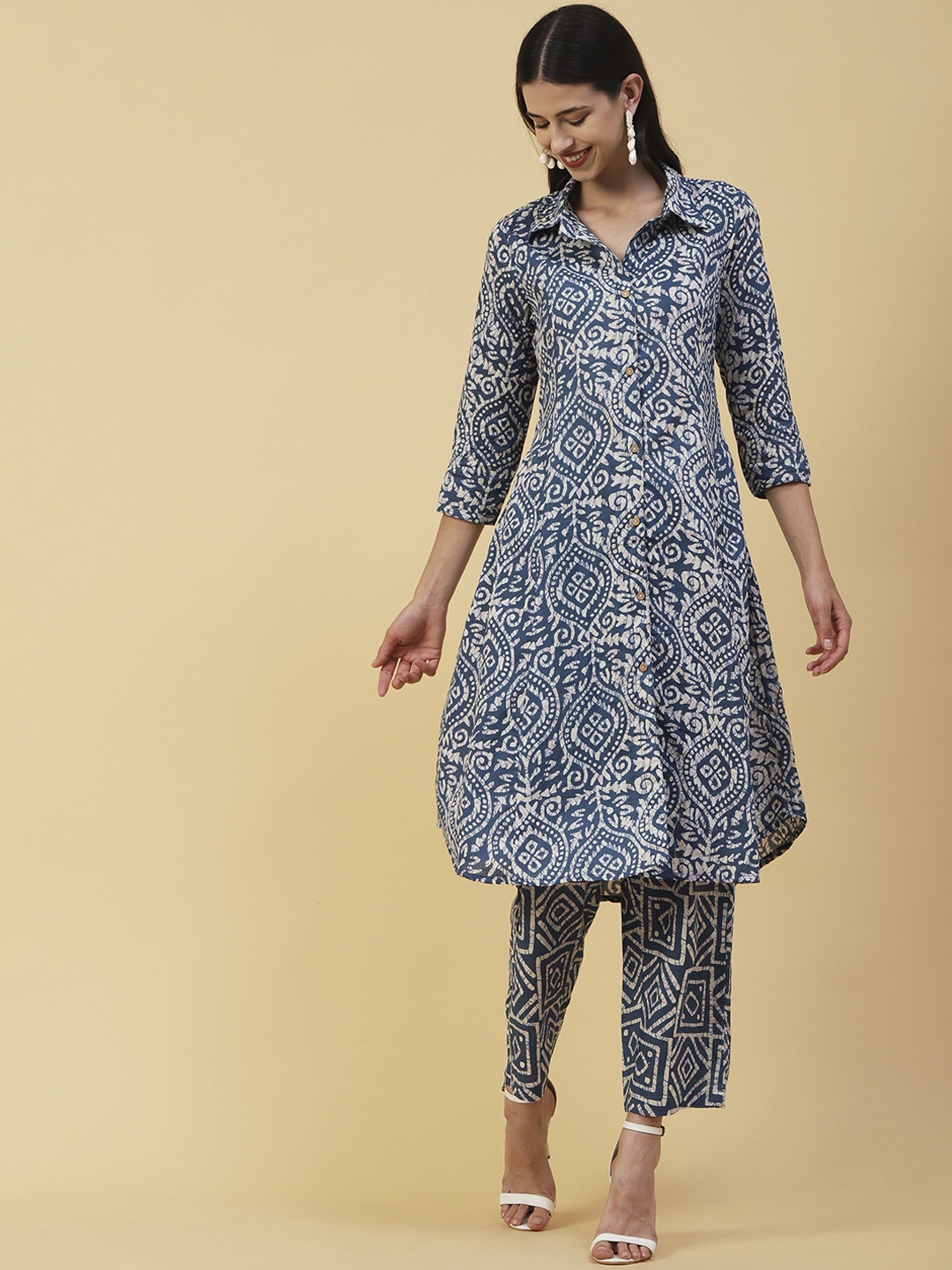 

FASHOR Blue & White Ethnic Motifs Printed Regular Pure Cotton Kurta With Trousers