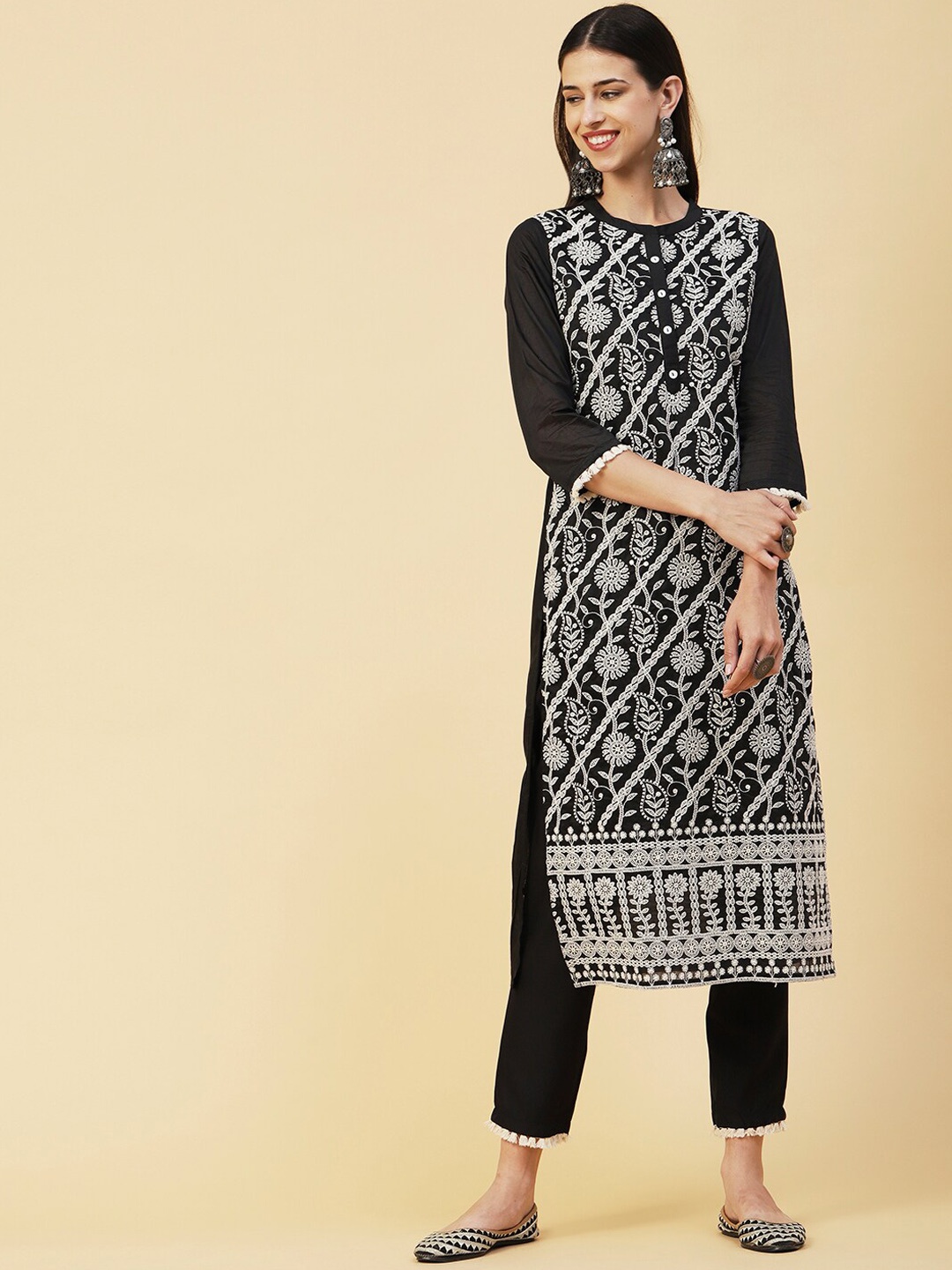 

FASHOR Black & White Floral Embroidered Chanderi Cotton Kurta With Trousers