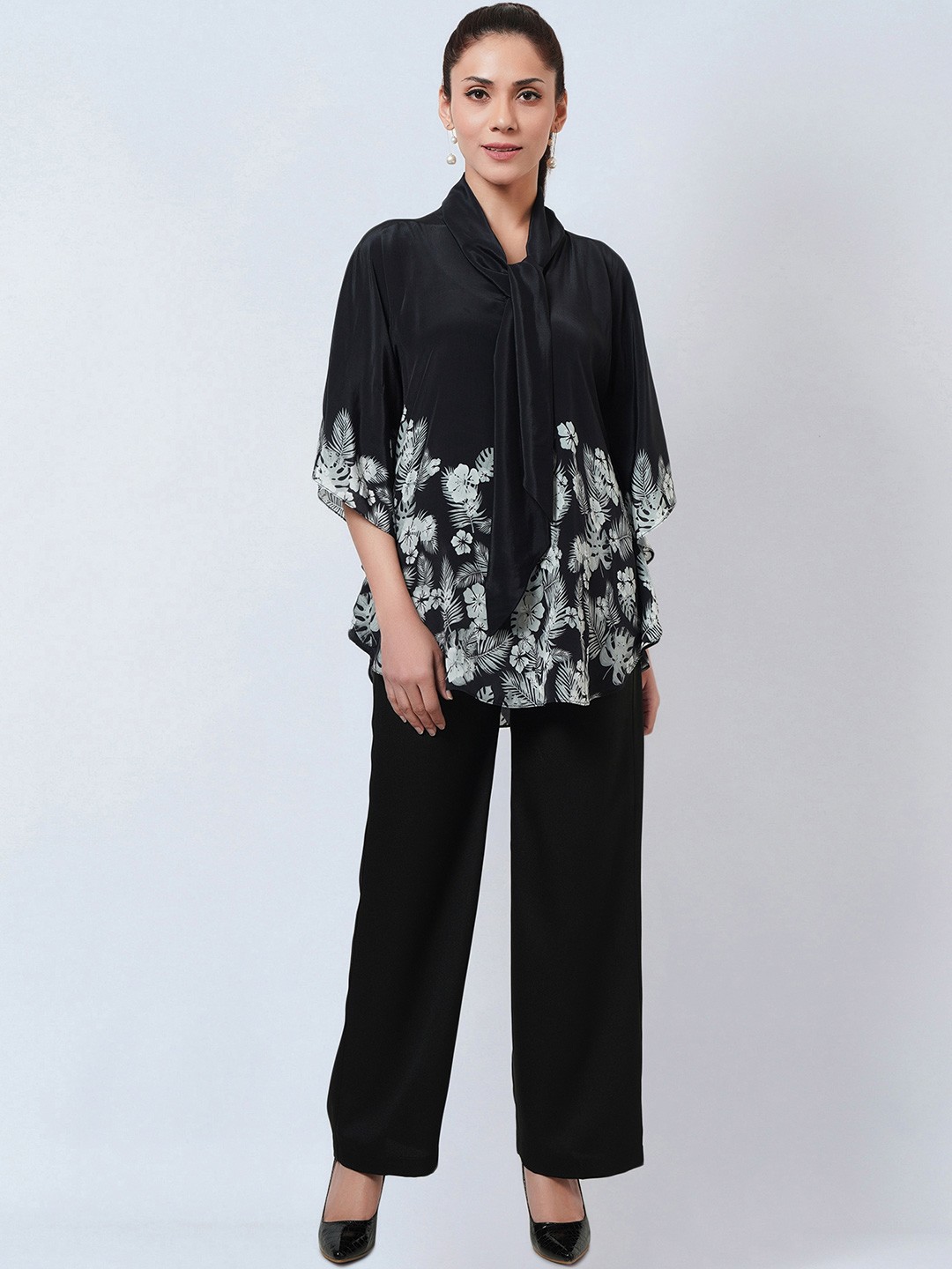 

First Resort by Ramola Bachchan Floral Printed Kimono Sleeve Crepe Kaftan Top, Black