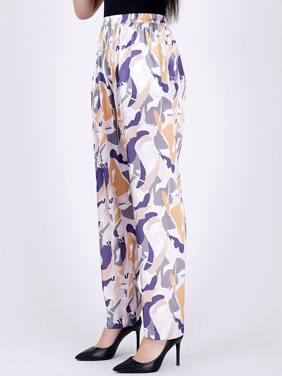 

First Resort by Ramola Bachchan Women Abstract Printed Mid Rise Trousers, White