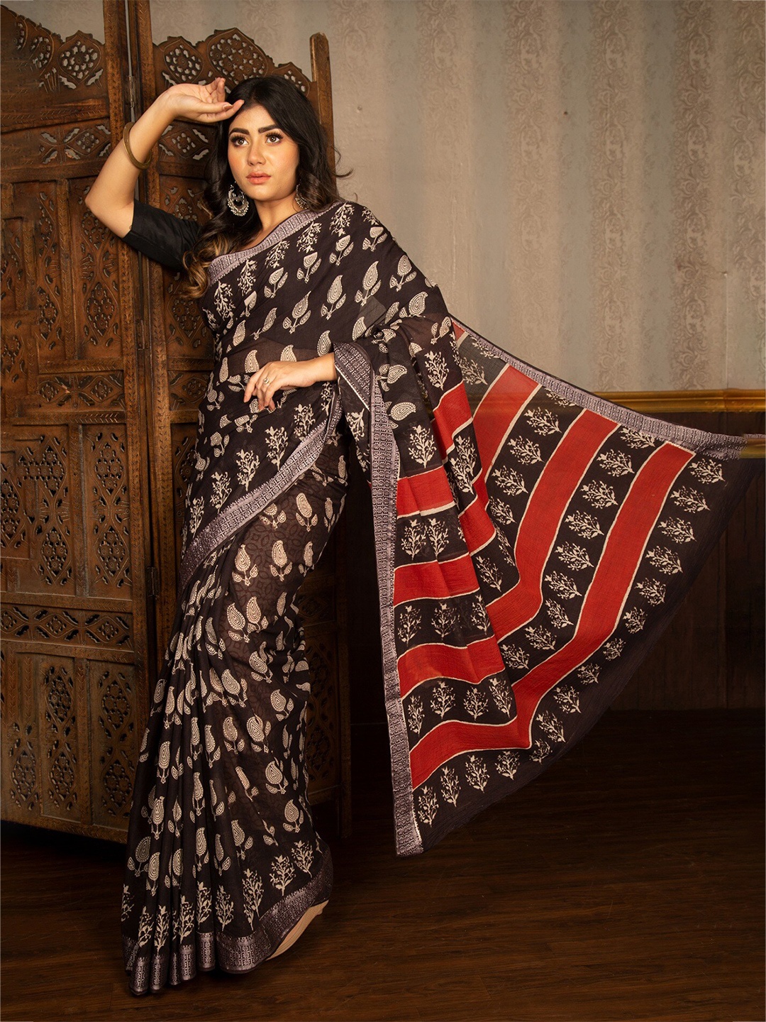 

Unnati Silks Paisley Printed Zari Block Print Saree, Black
