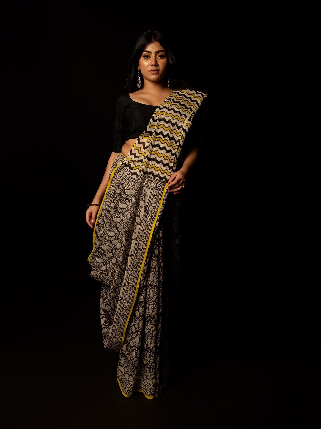 

Unnati Silks Ethnic Motifs Block Print Saree, Black