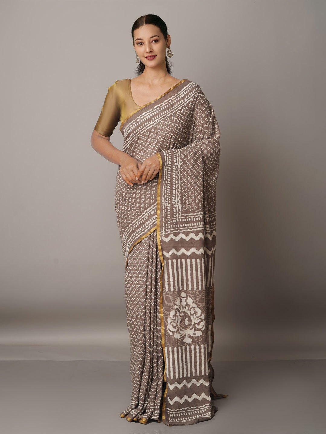 

Unnati Silks Ethnic Motifs Printed Zari Pure Cotton Handloom Dabu Saree, Grey