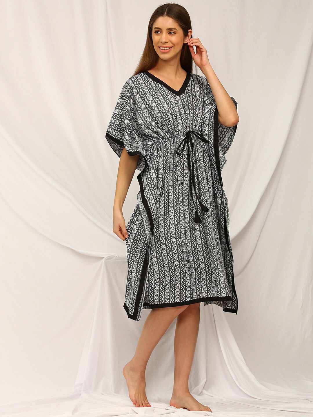 

Bannos Swagger Black & White Ethnic Motifs Printed Pure Cotton Kaftan Nightdress