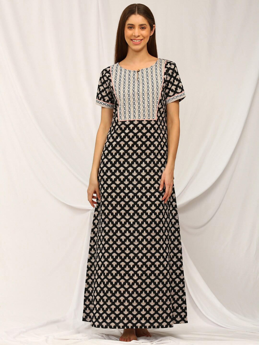 

Bannos Swagger Black Printed Ethnic Motifs Printed Pure Cotton Nightdress