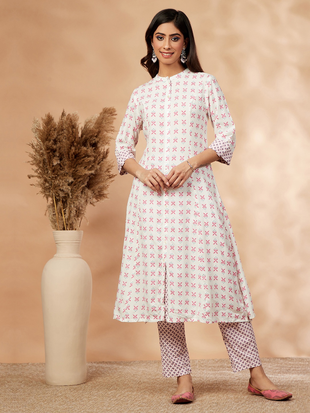 

IMARA Ethnic Motifs Printed Regular Kurta with Trousers, Off white