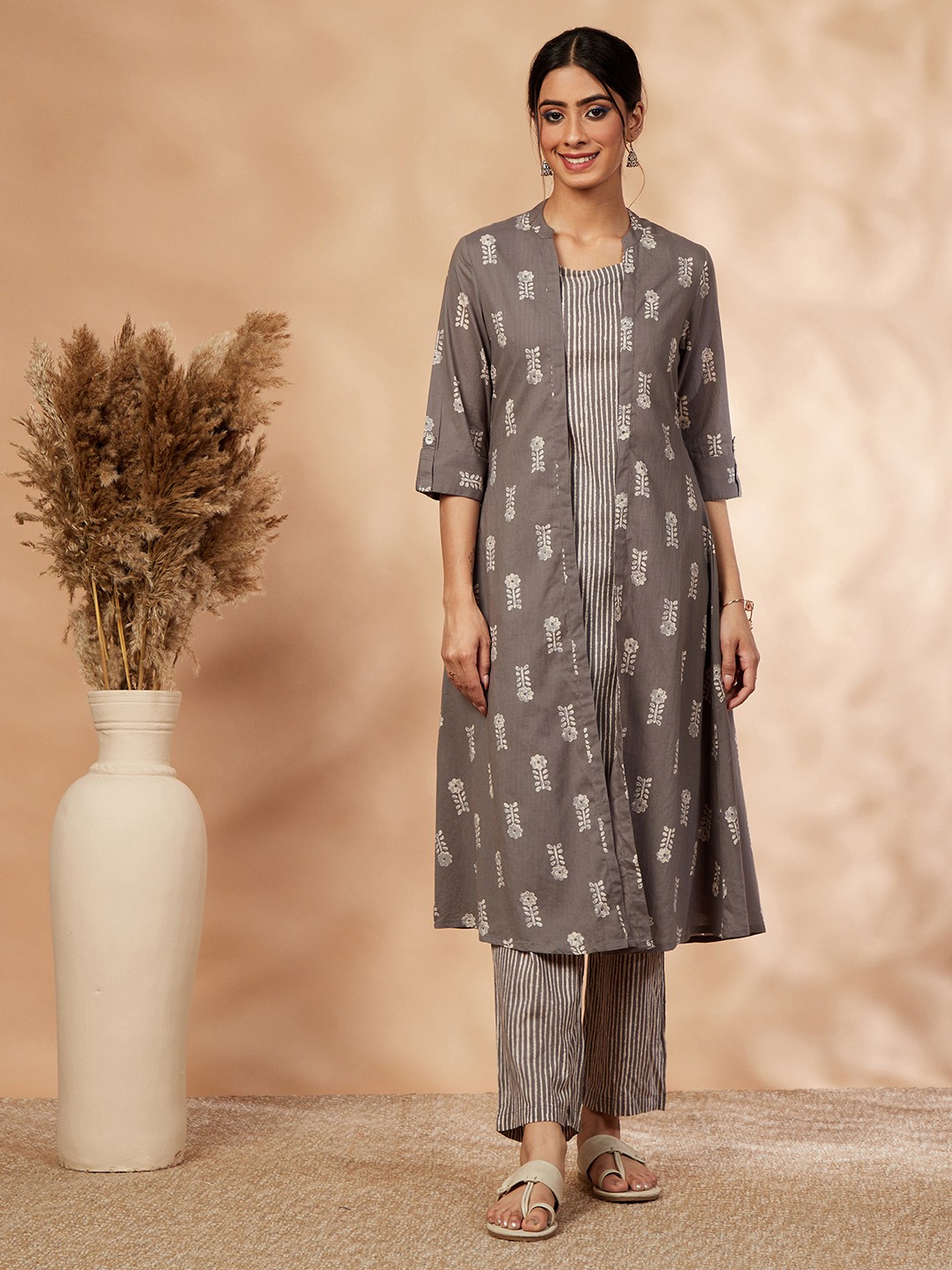 

IMARA Ethnic Motifs Printed Regular Kurta with Trousers, Grey