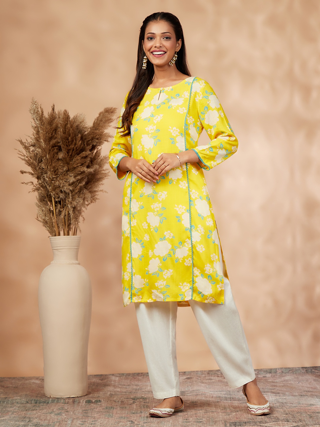 

IMARA Floral Printed Regular Kurta with Trousers, Yellow