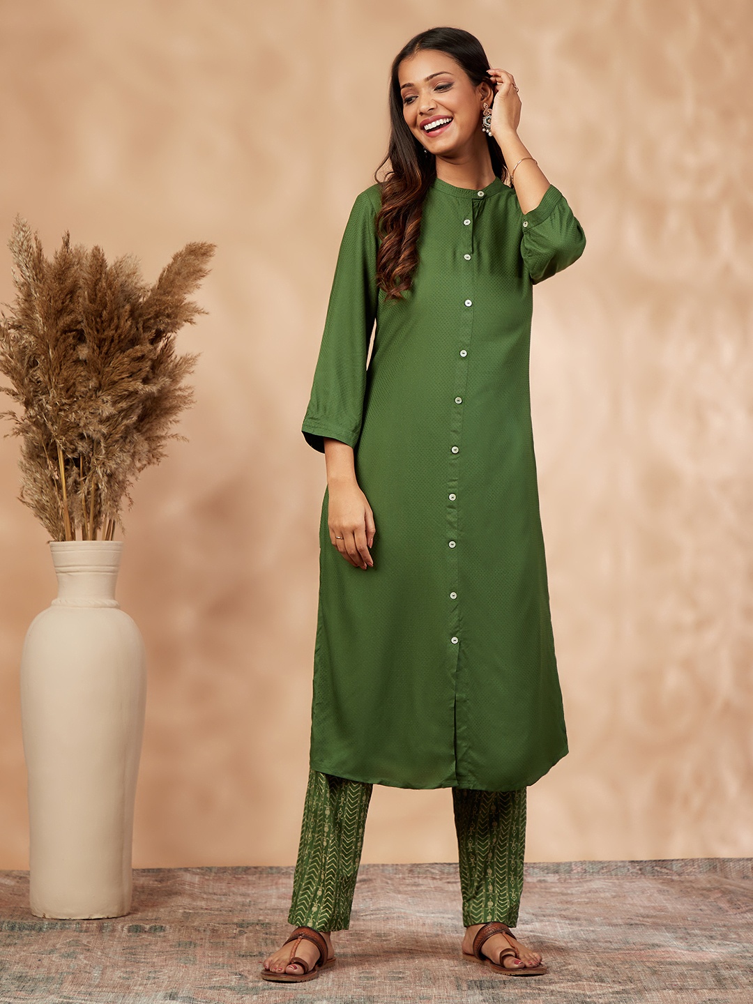 

IMARA Woven Design Mandarin Collar Regular Kurta with Trousers, Green