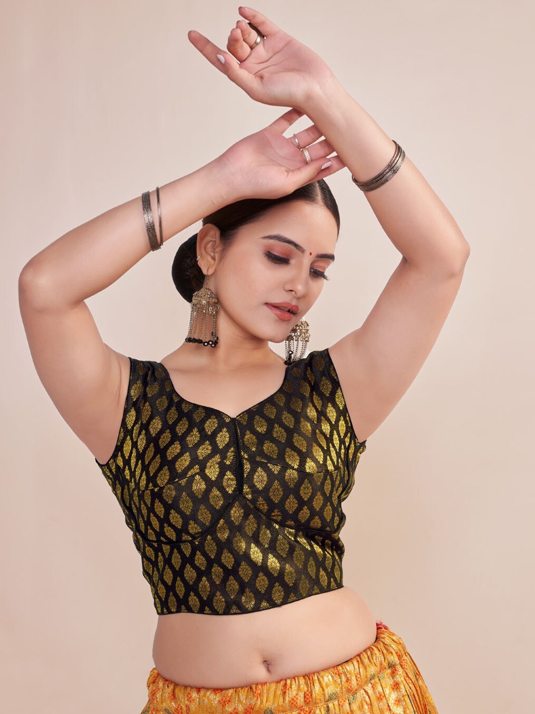 

HIMRISE Jacquard Woven Sleeveless Saree Blouse, Black