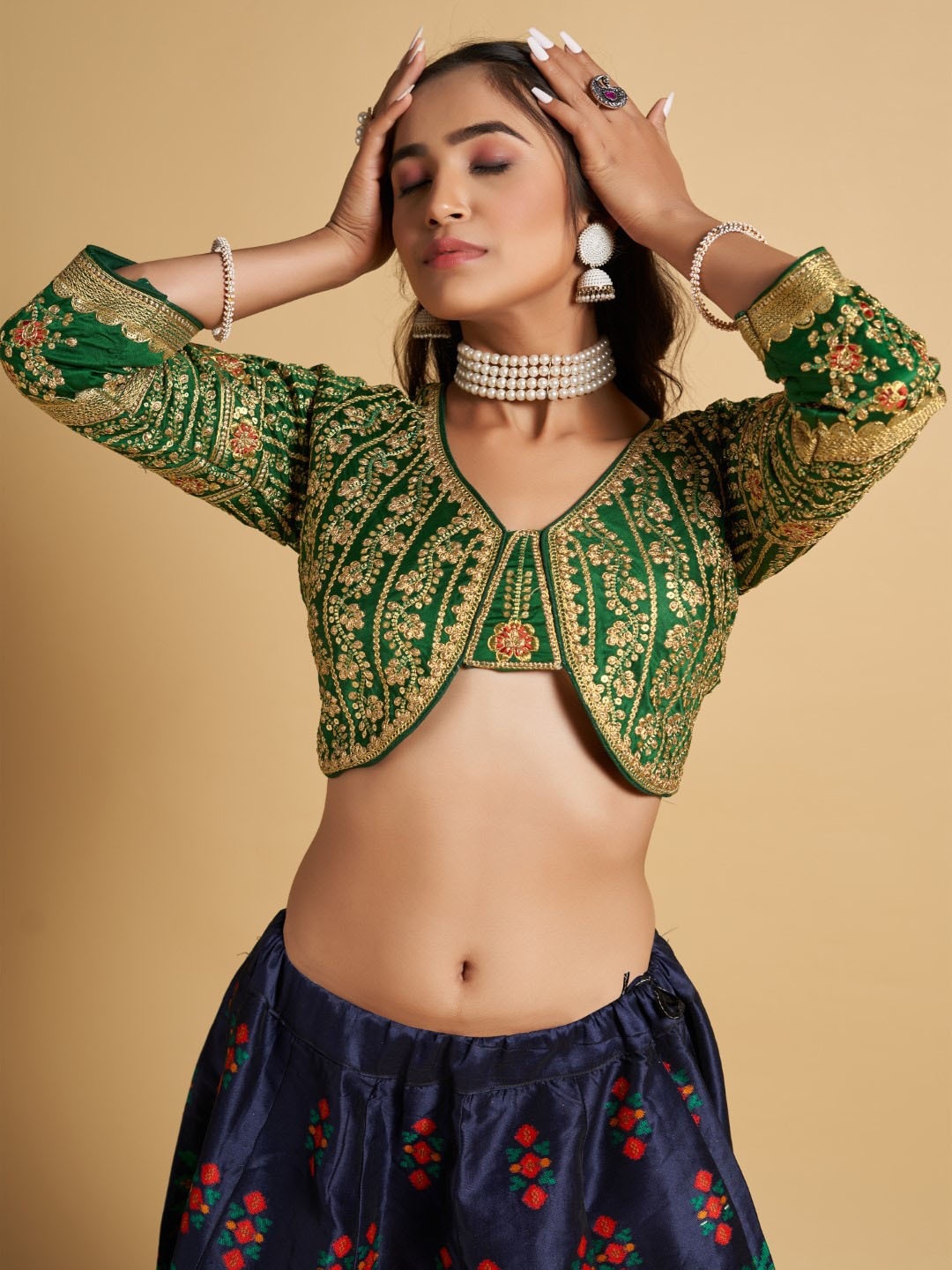 

HIMRISE Embroidered V Neck Saree Blouse, Green