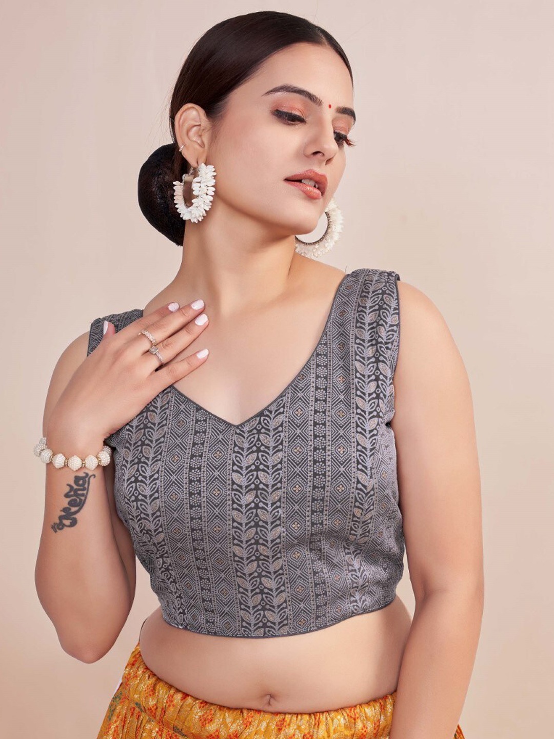 

HIMRISE Printed Sleeveless Saree Blouse, Grey
