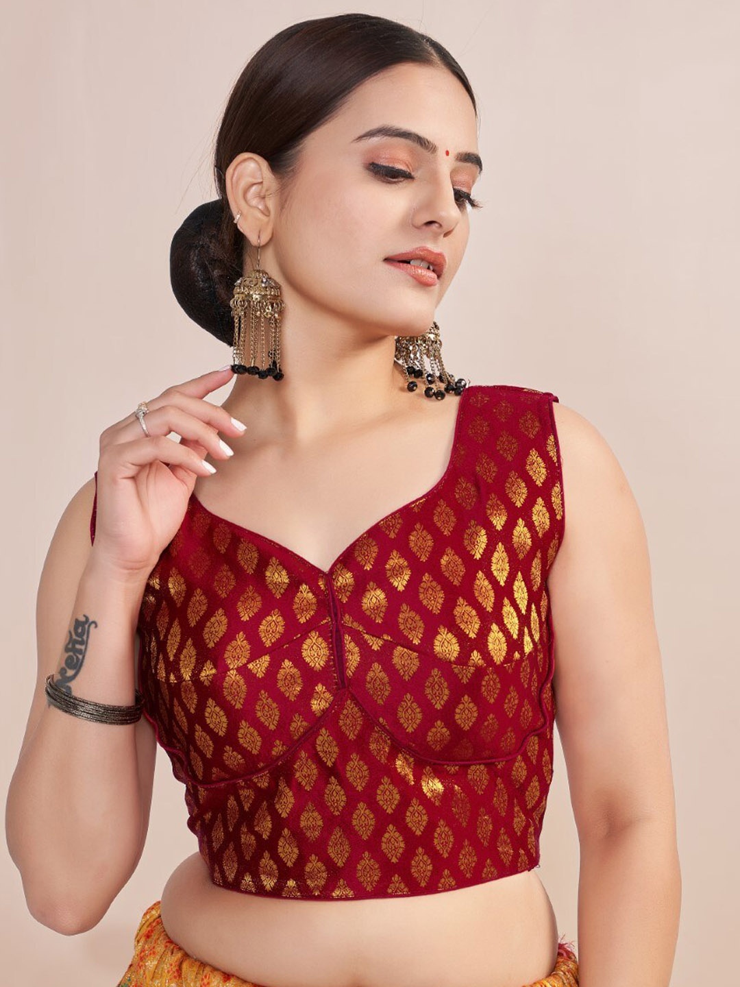 

HIMRISE Plus Size Jacquard Woven Sleeveless Saree Blouse, Maroon