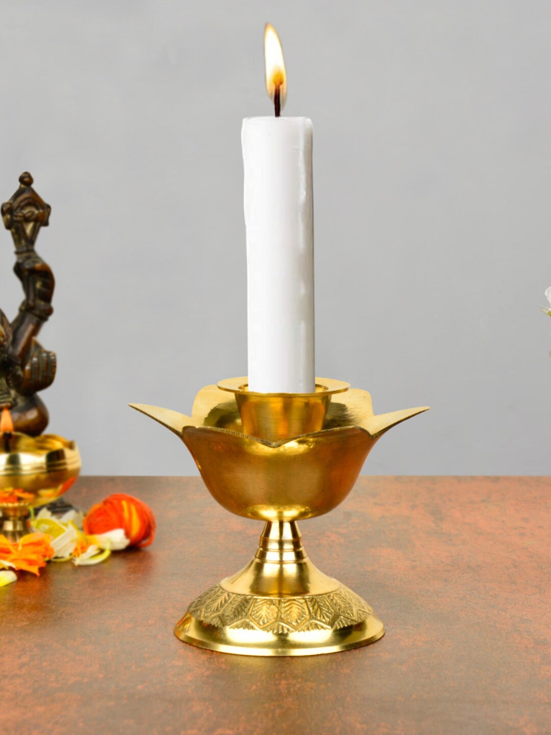 

StyleMyWay Brass Gold-Toned Lotus Shaped Candle Holders