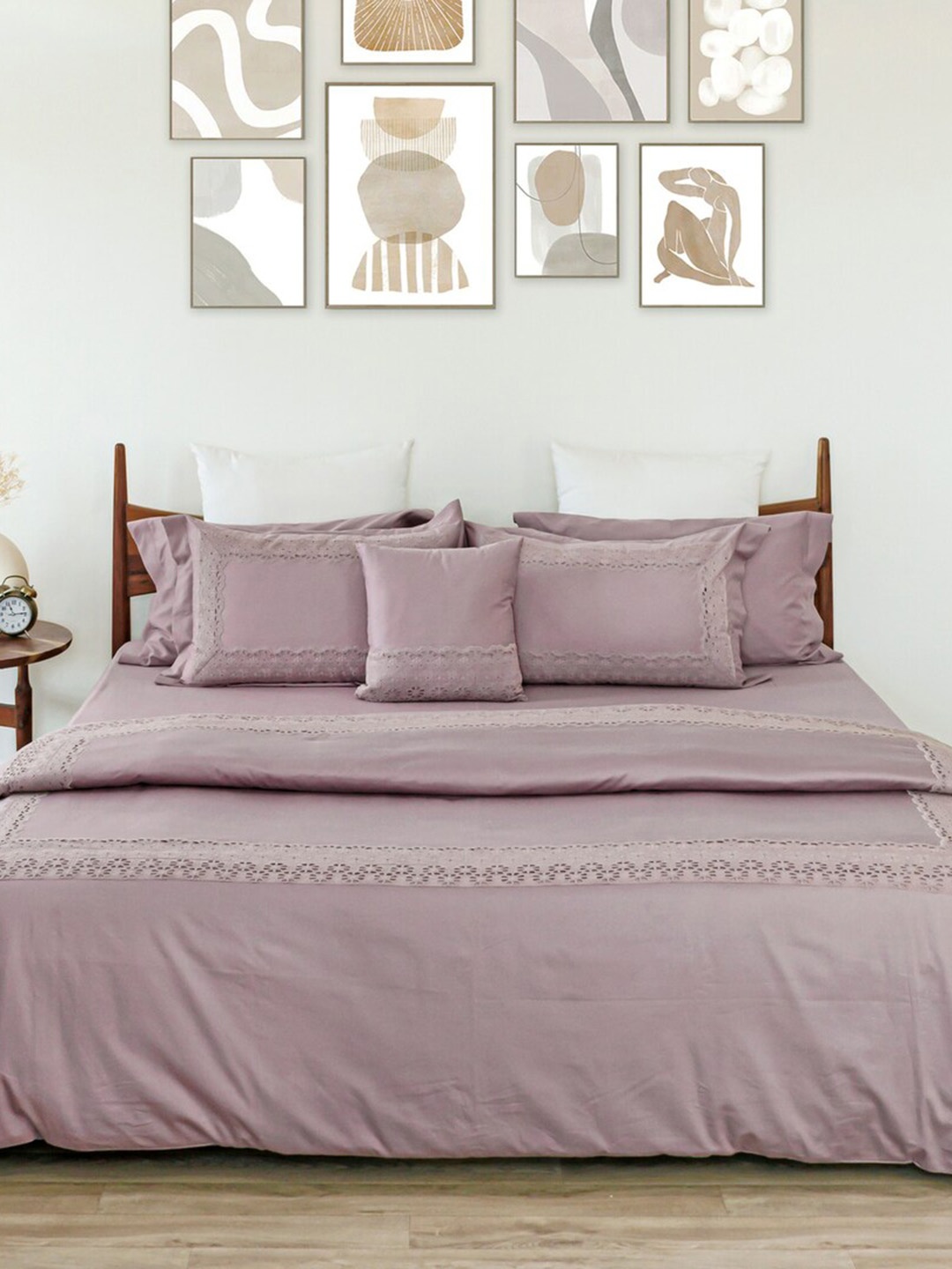

HOUMN Lilly Mauve 4 Pieces Embroidered Cotton Bedding Set