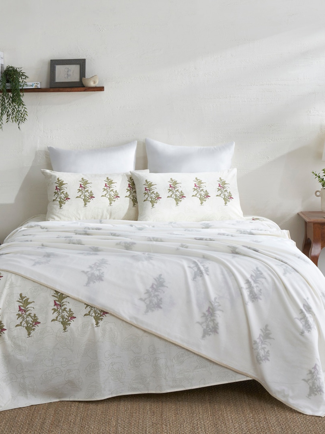 

HOUMN Periwinkle Cream Coloured & Green Printed Double Queen Bedding Set